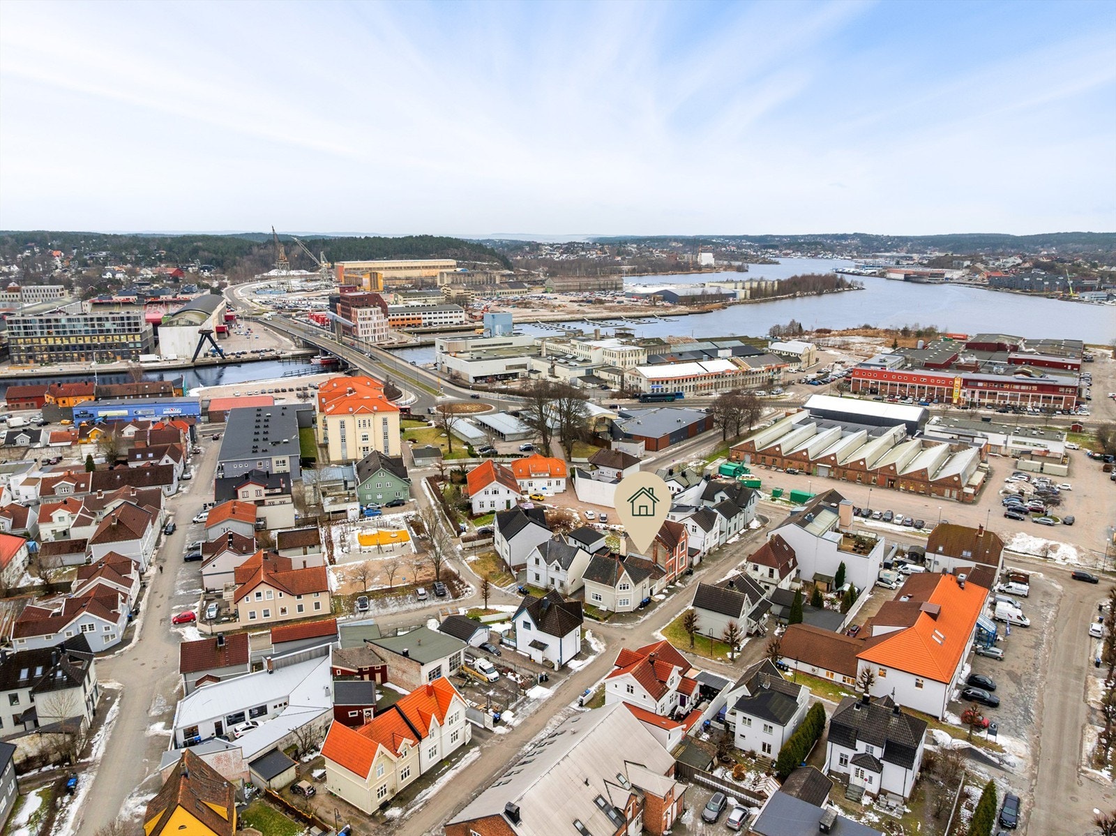 I nærmiljøet er det beboer/gateparkering etter gjeldende bestemmelser. Galleribilde