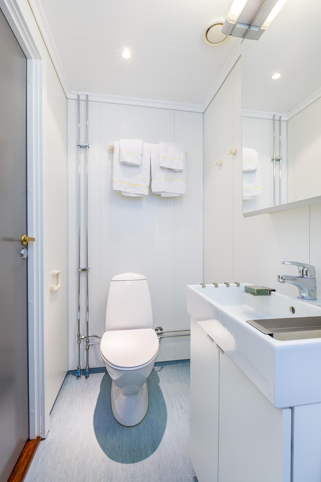 Eget bad, vaskemaskin og tørketrommel finnes på separat felles vaskerom Galleribilde