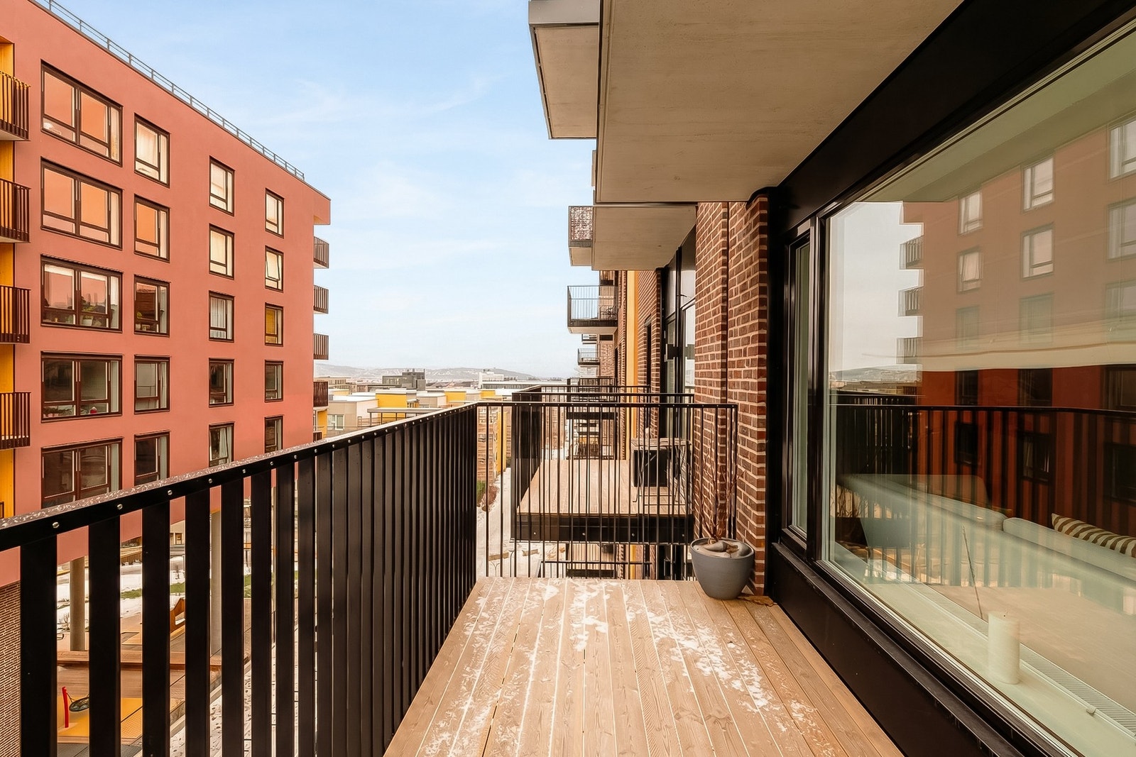 Uteplassen er vendt mot rolige fellesområder. Galleribilde