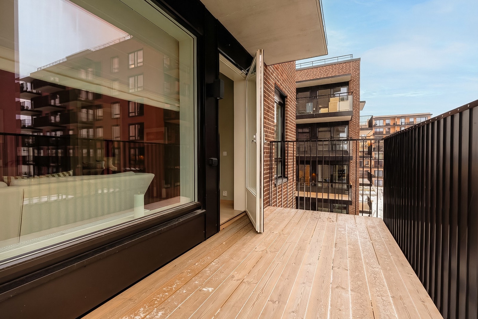 Boligen har en balkong på 8 kvm som byr på godt med plass til møblement og beplantning. Galleribilde