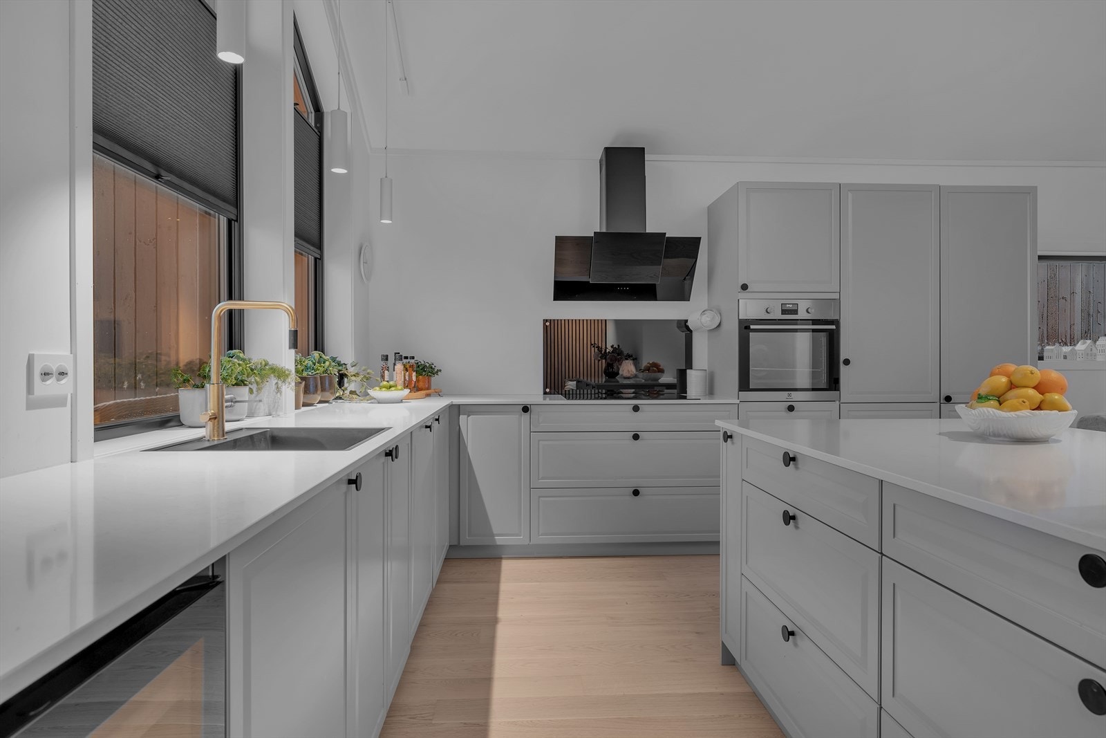 Kjøkkenet har hel integrerte hvitevarer Galleribilde