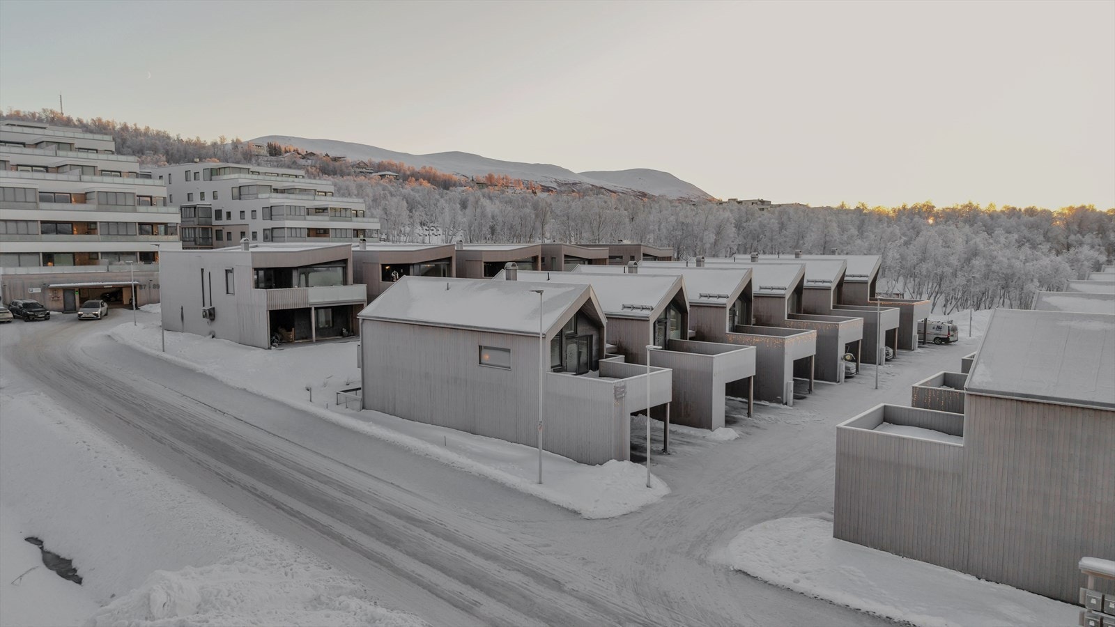 Enebolig i rekke beliggende på enden av rekken! Presentert av Eiendomsmegler Christoffer Ryan Galleribilde