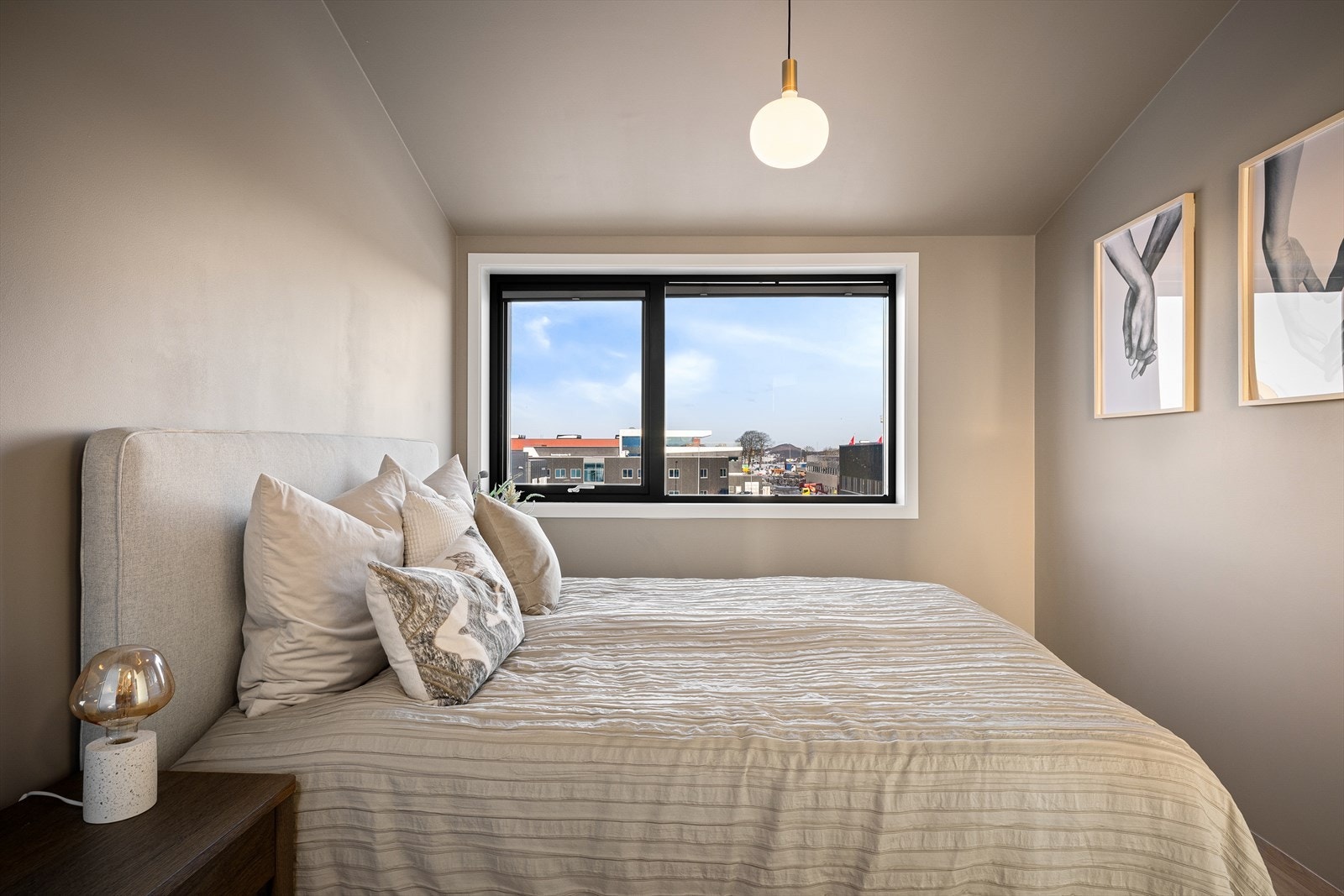 Det er 3 soverom i 2. etasje Galleribilde