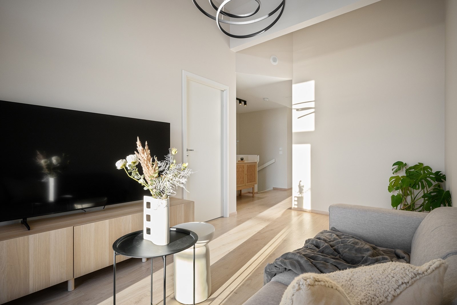 Loftsstue - boligens stue nr. 3 - dette er en perfekt familiebolig Galleribilde