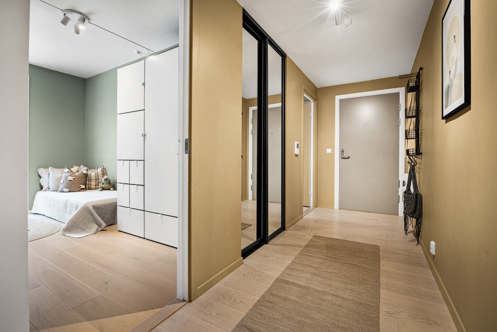 Leiligheten stod ferdig i 2021 og har en gjennomgående god standard. Galleribilde