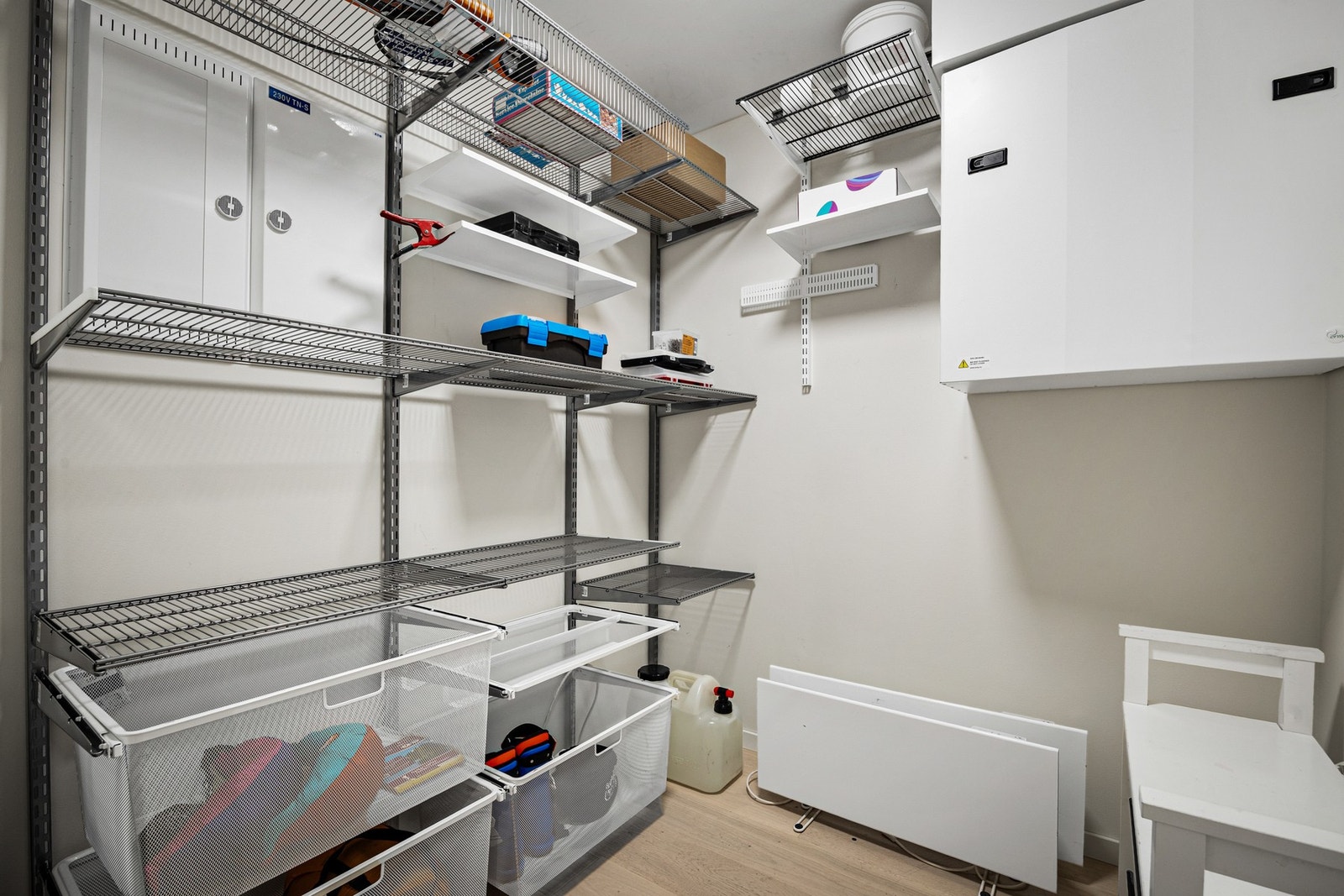Teknisk rom/ bod med gode lagringsmuligheter. Galleribilde