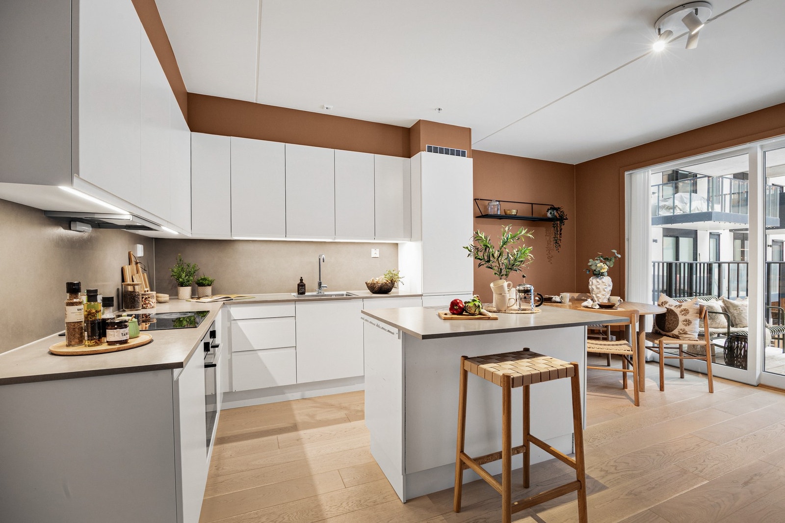 Integrerte hvitevarer og kjøkkenøy Galleribilde