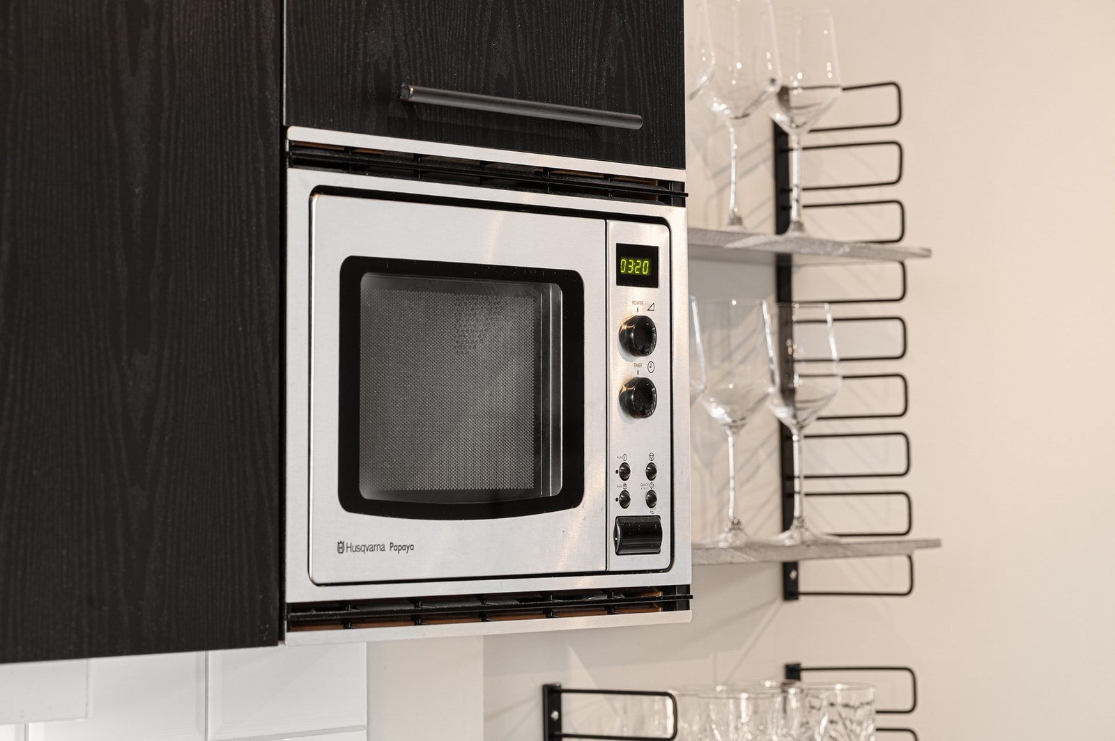 Delintegrert mikrobølgeovn medfølger også handelen. Galleribilde