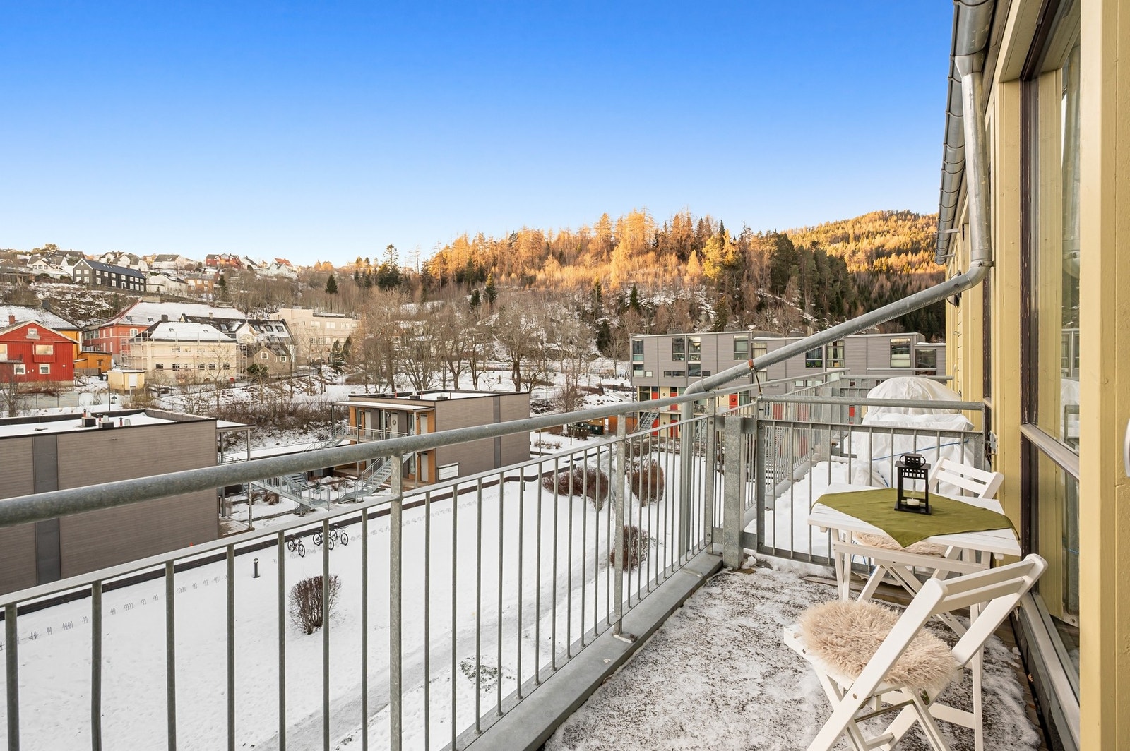 Her er det svært gode solforhold fra formiddag til tidlig kveld på sommerstid. Galleribilde