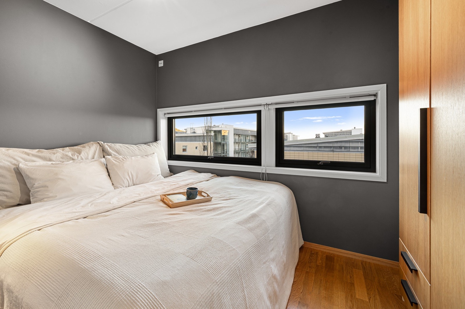 Det største soverommet er på ca. 7 kvadratmeter og har god plass til dobbeltseng. Galleribilde