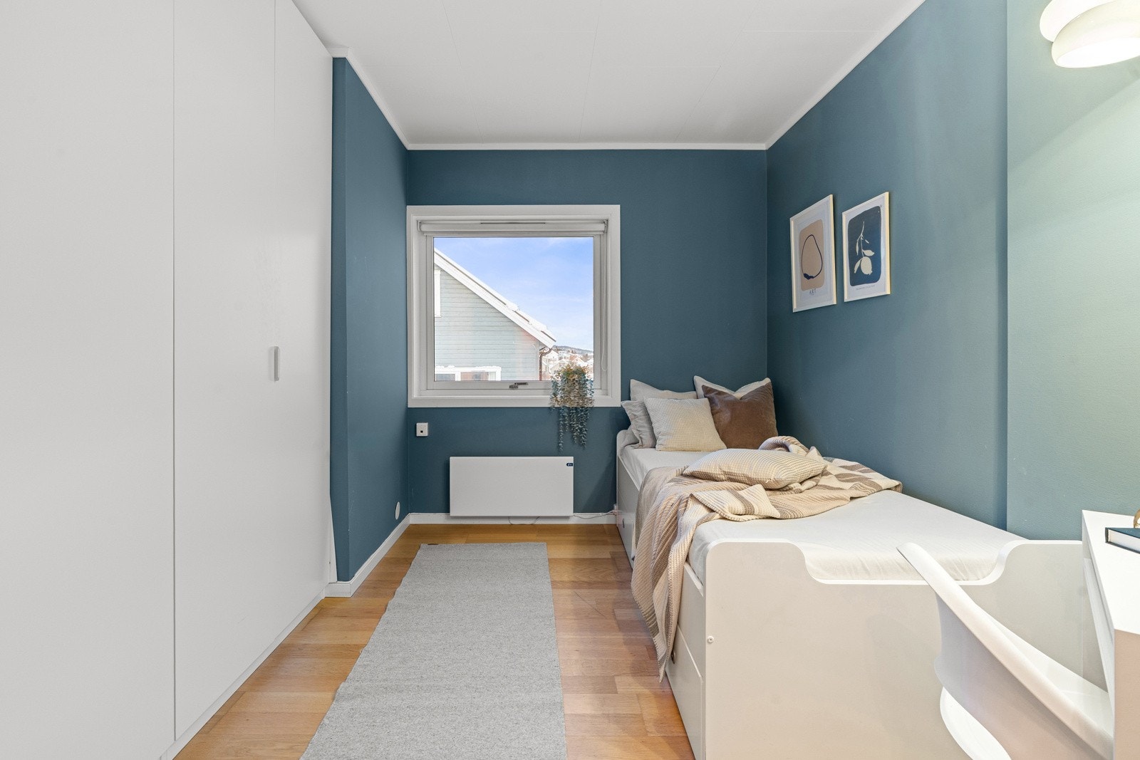 Soverommet er malt i en lun og behagelig farge. Galleribilde