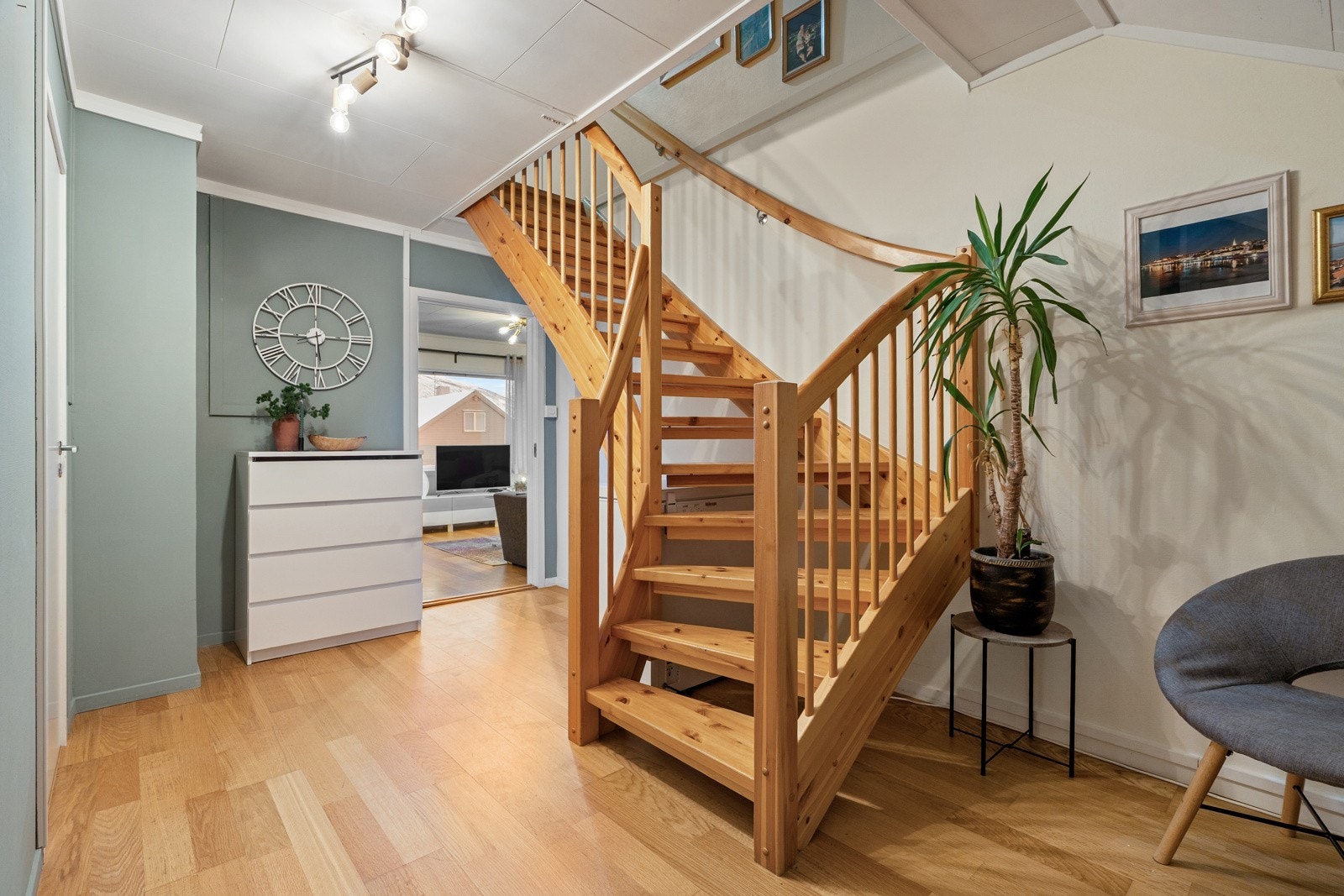 Areal i gang på hovedplan kan fint utnyttes med feks hjemmekontorløsning. Galleribilde