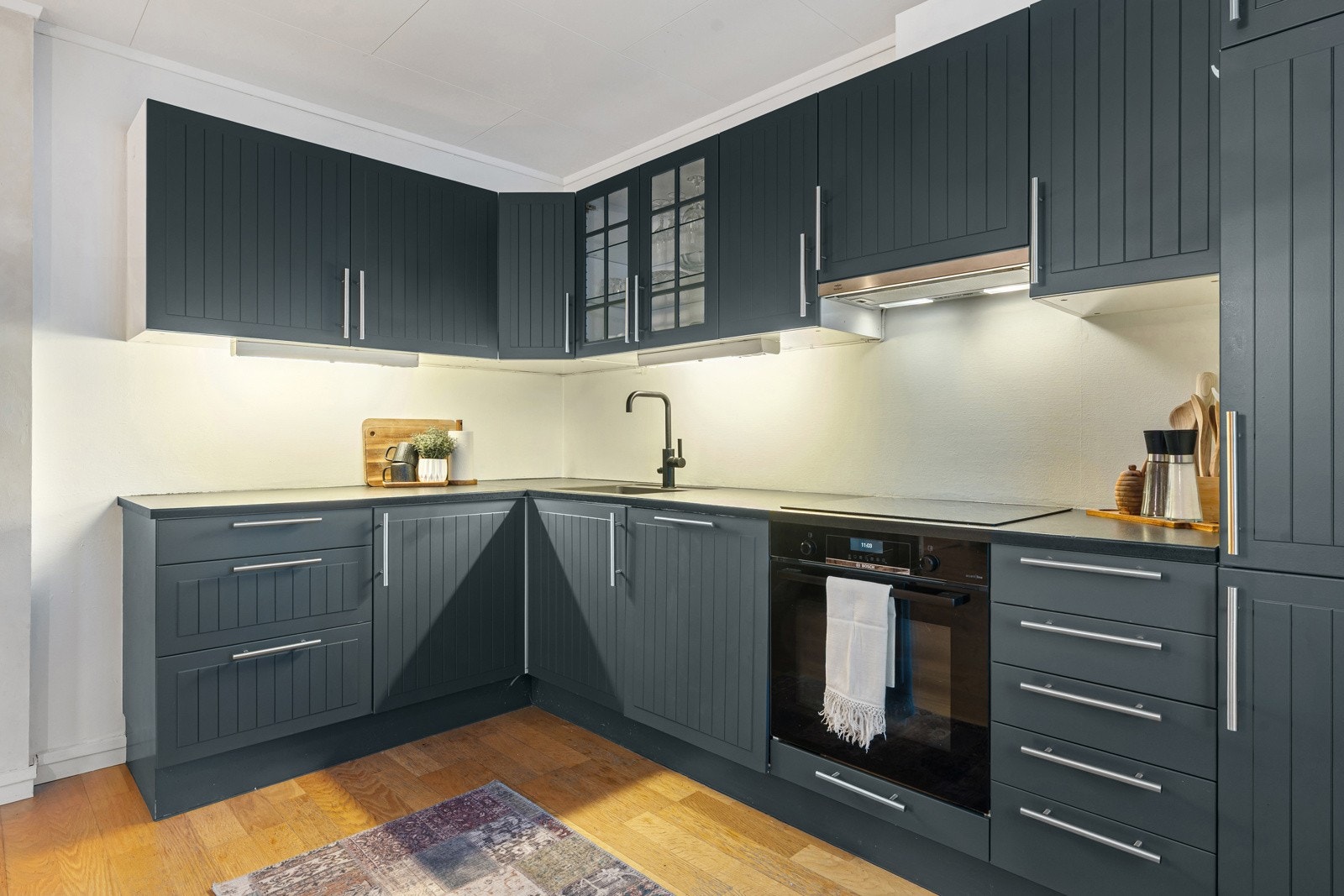 I 2020 er det montert ny benkeplate, vask, blandebatteri, stekeovn og platetopp Galleribilde