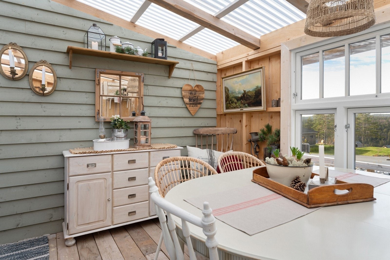 Hagestue med farmhousestyle. Galleribilde