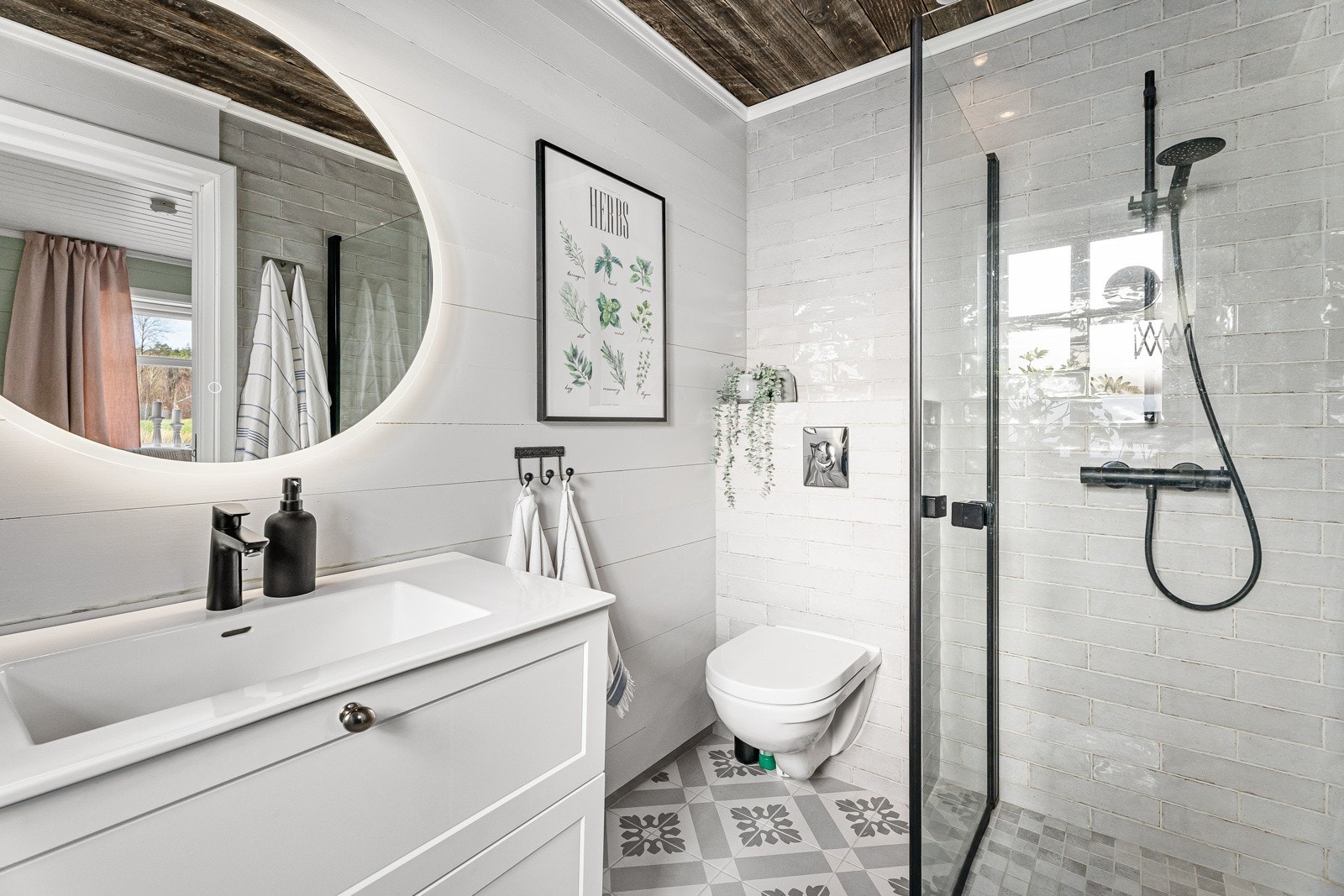 Hovedbad i tilknytning til soverom. Galleribilde