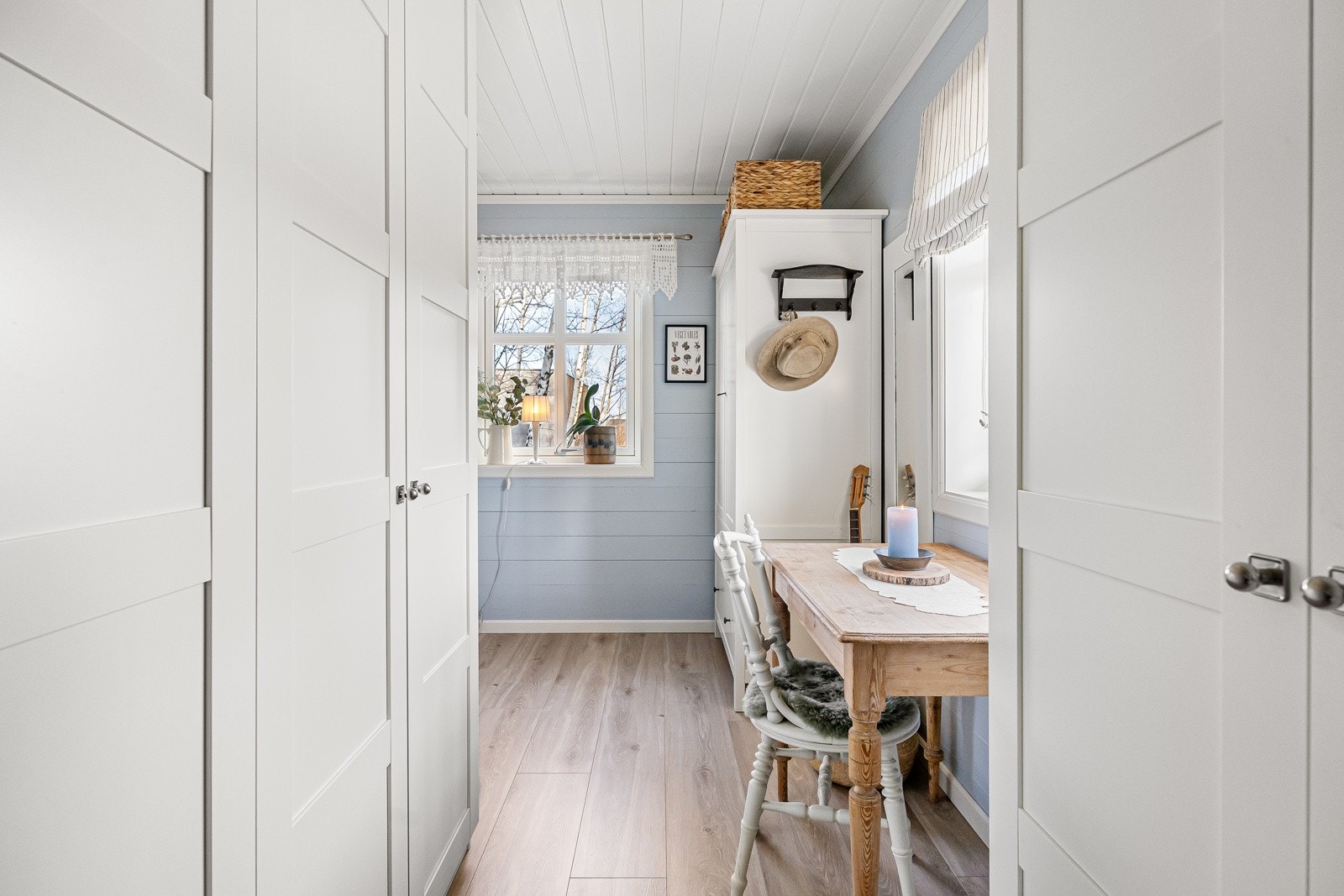 Soverom med mye plass. Galleribilde