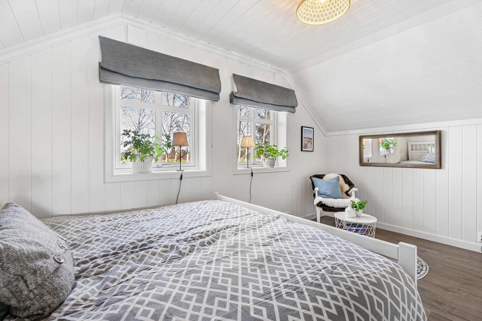 Stort, lyst soverom i 2.etg. Galleribilde