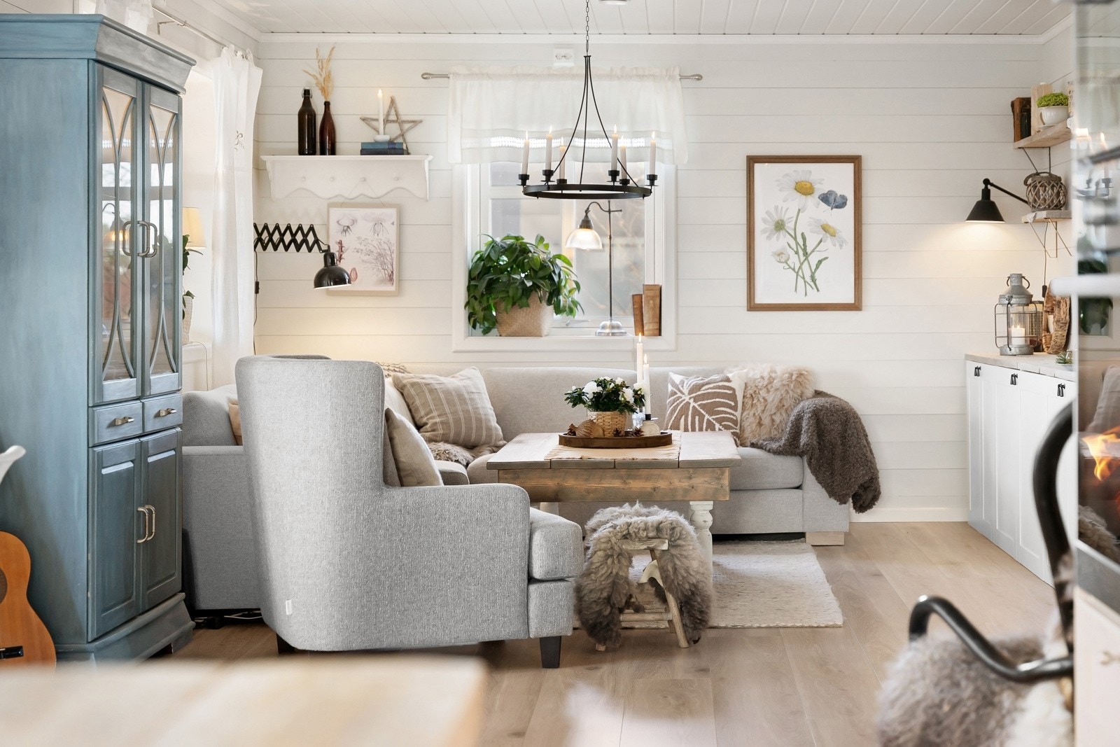 Stuen er lys og trivelig. Galleribilde