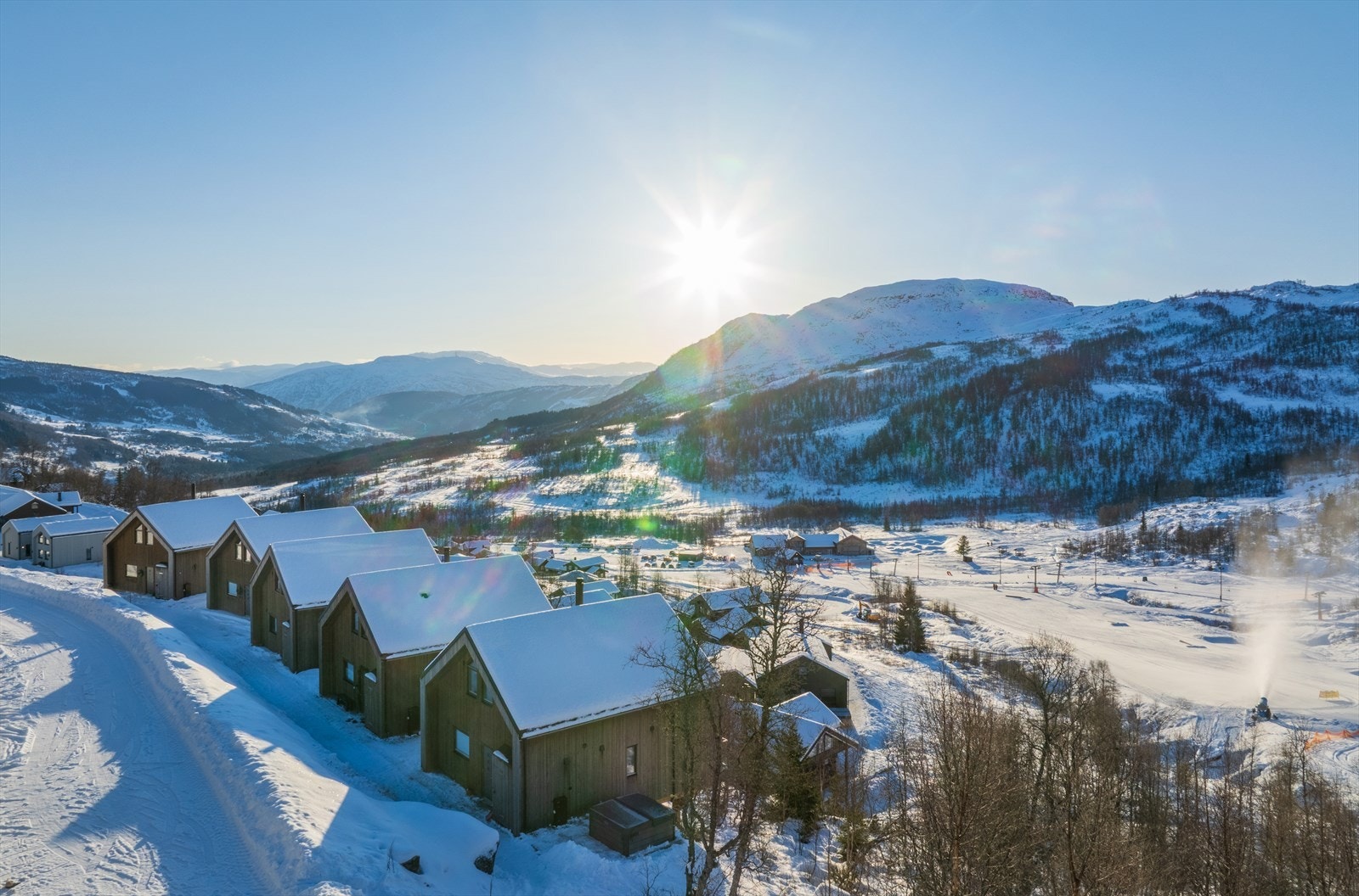 Sogndal skisenter i Hodlekve som er eit av landets mest snøsikre skianlegg med verdens beste laussnø. Galleribilde