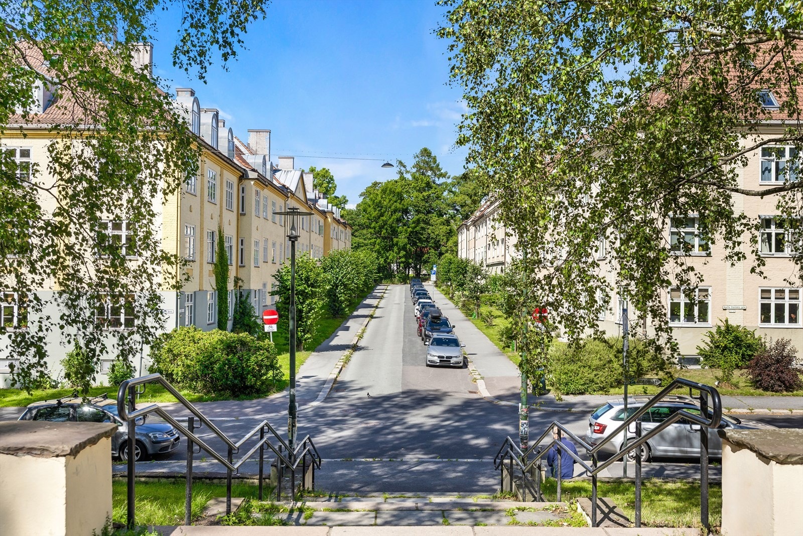 Erika Nissens gate sett fra trapp i Torshovparken - boligen ligger i enden av denne gaten. Galleribilde
