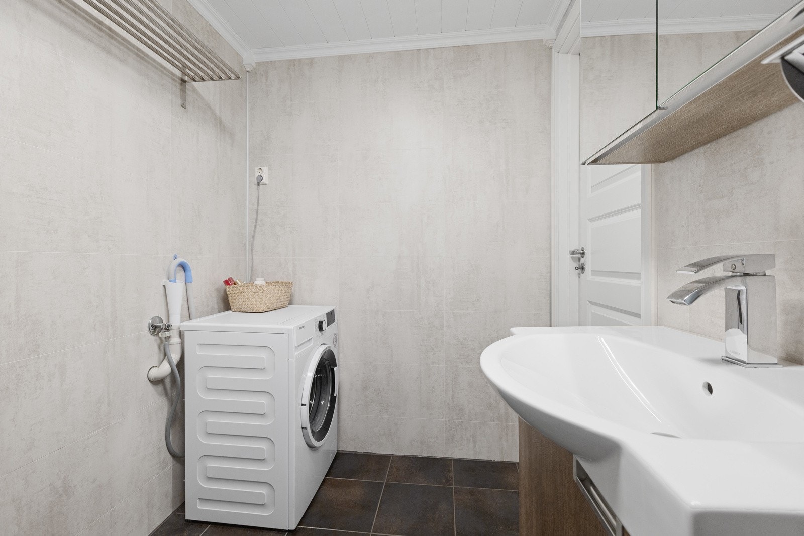 Opplegg til vaskemaskin på badet Galleribilde