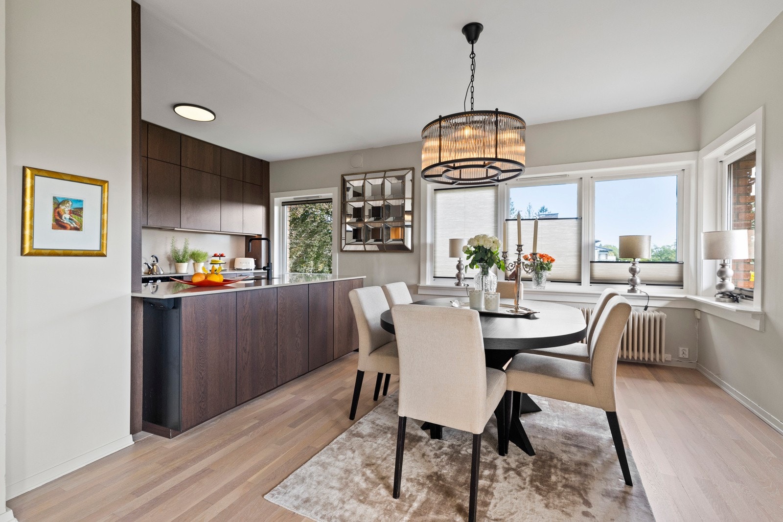 Leiligheten ble pusset opp i 2024 og holder gjennomgående høy standard. Galleribilde