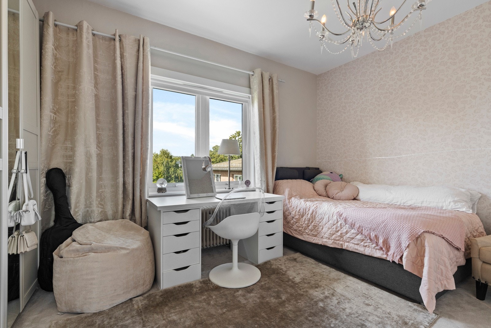 De øvrige soverommene har god størrelse og fleksibel bruk - enten som barnerom, gjesterom eller hjemmekontor. Galleribilde