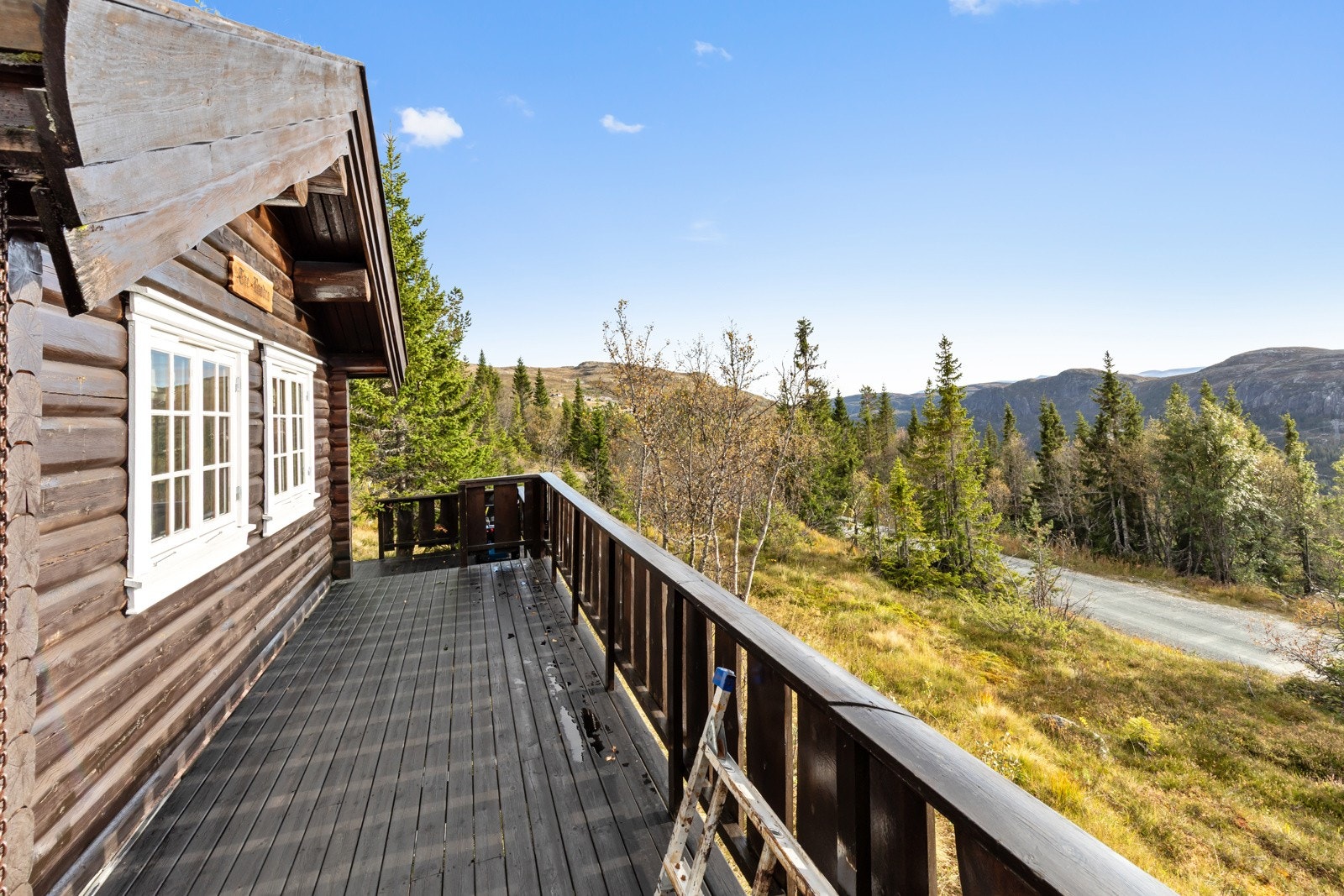Vinterstid går skiløypene noen hundre meter på nedsiden av veien. Galleribilde