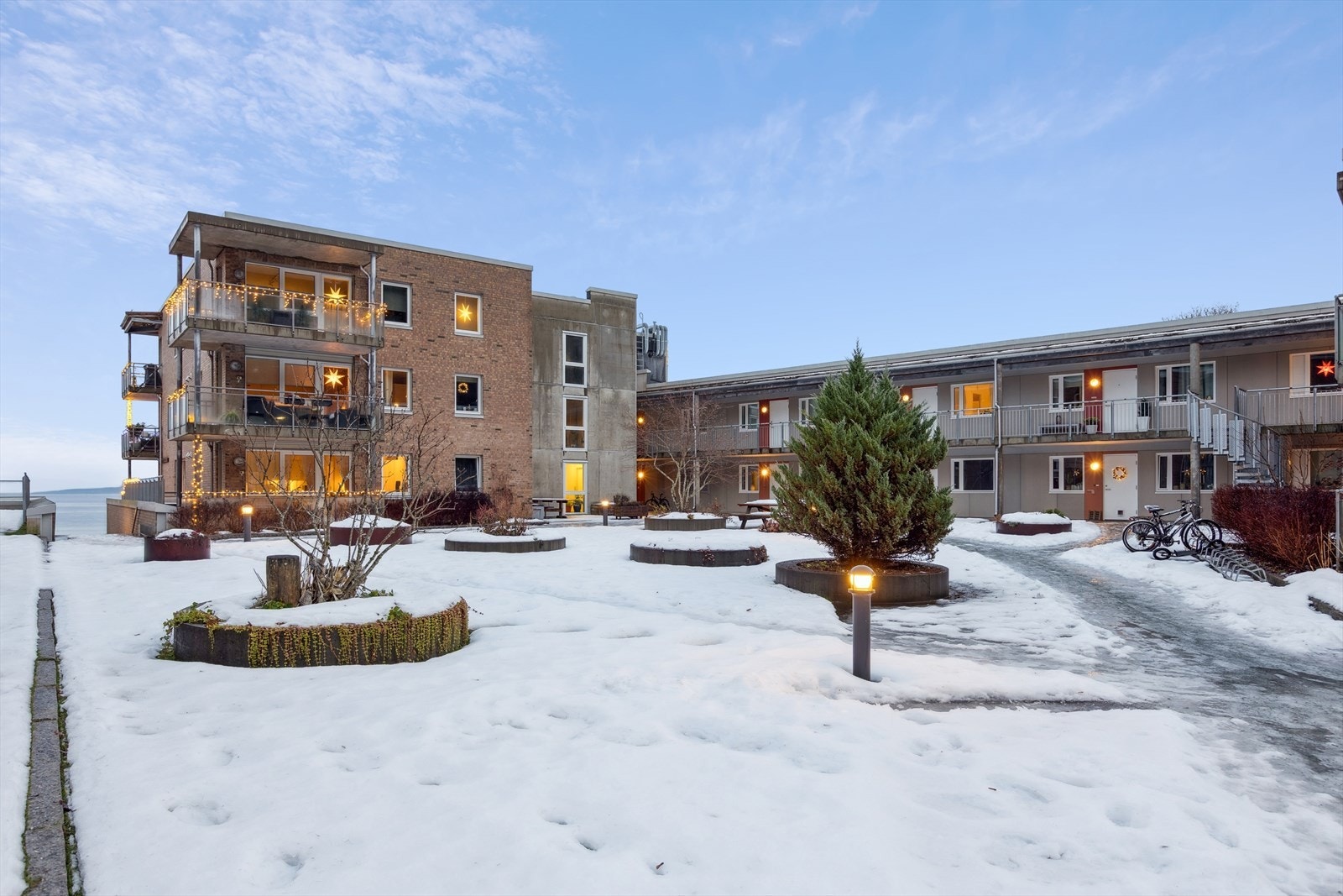 Sameiet har fine uteområder rundt bygningen. Galleribilde