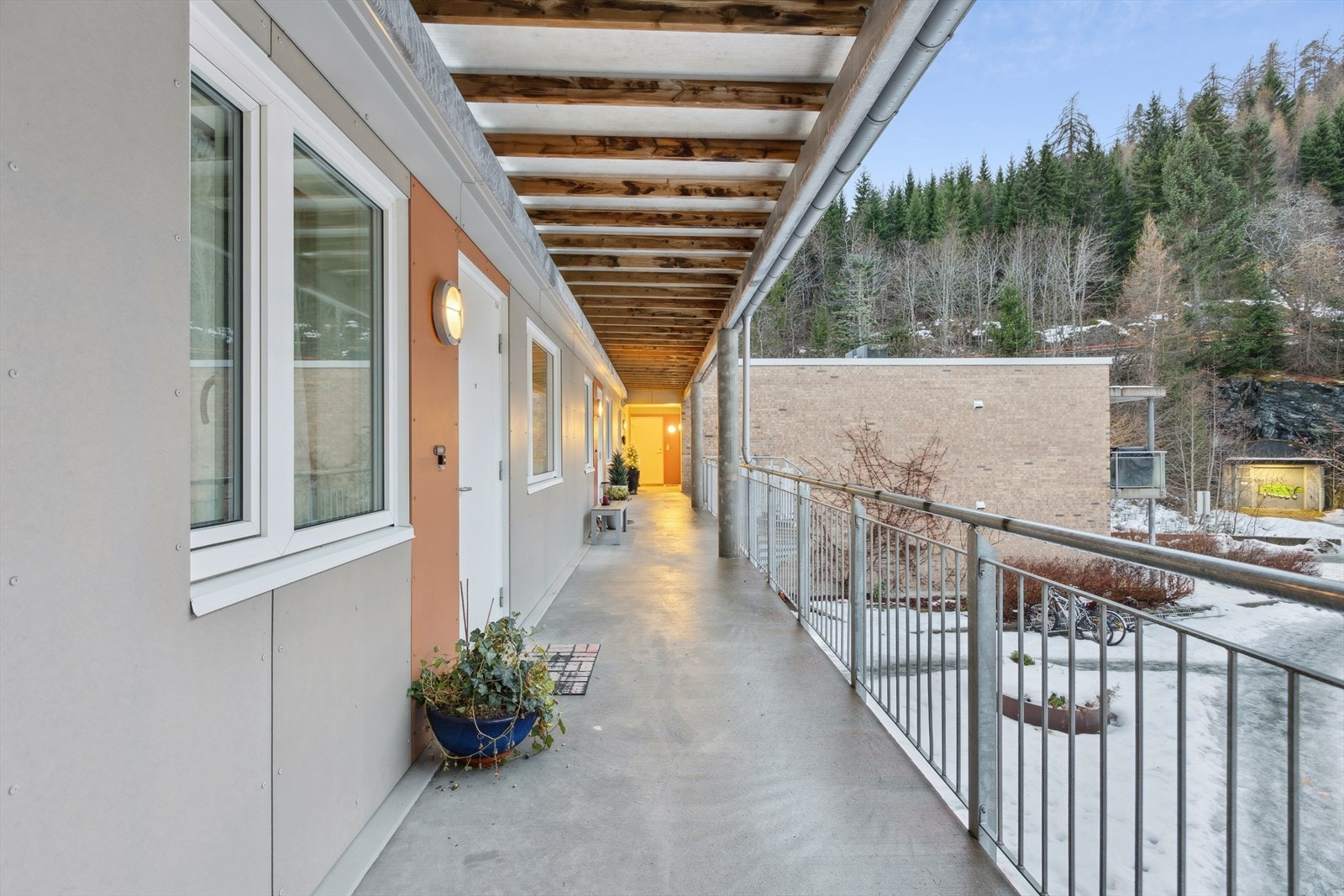 Inngangsparti. Galleribilde