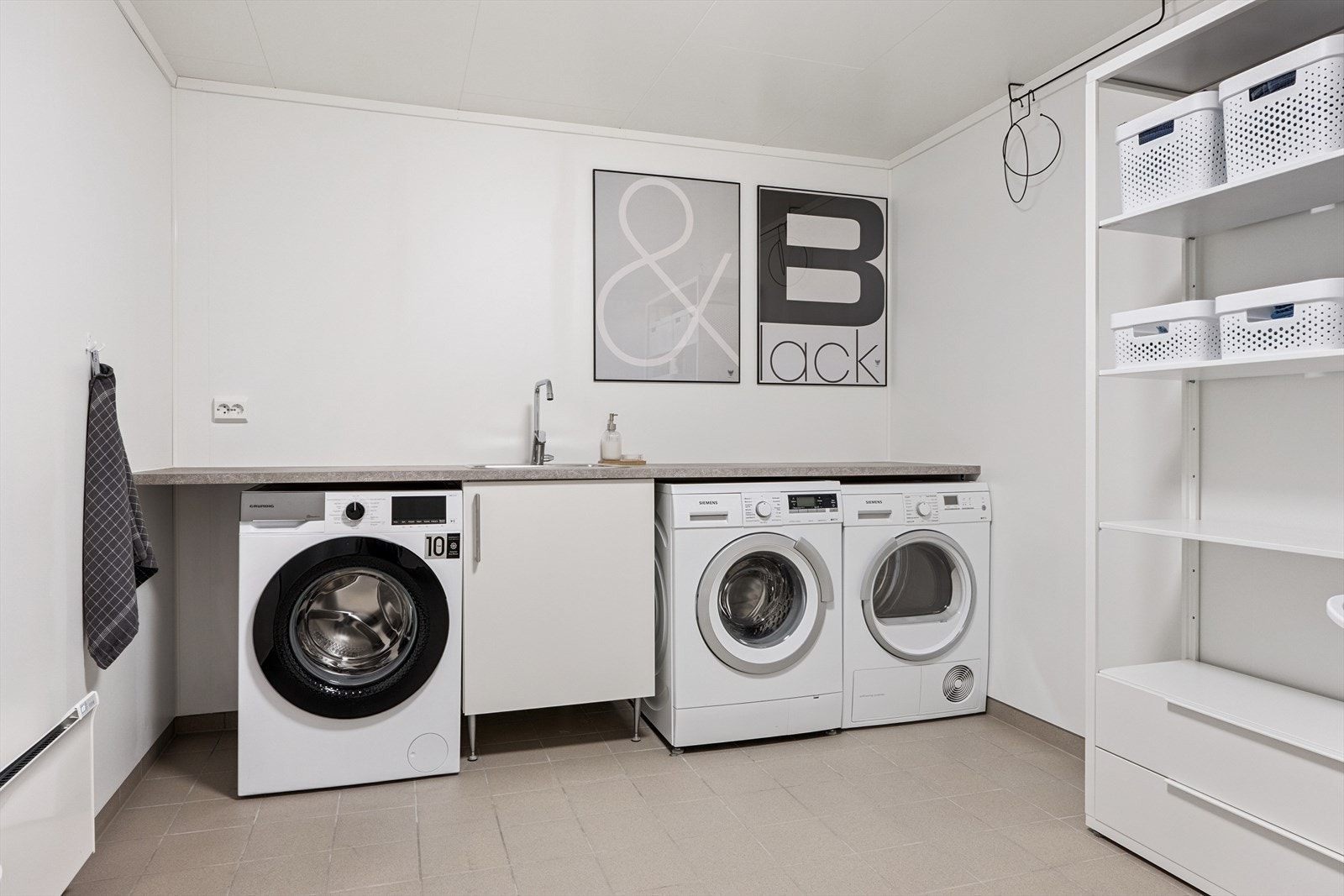 Eget privat vaskerom på 10 kvm. Medfølger også en stor bod på 15 kvm. i u.etg. Galleribilde
