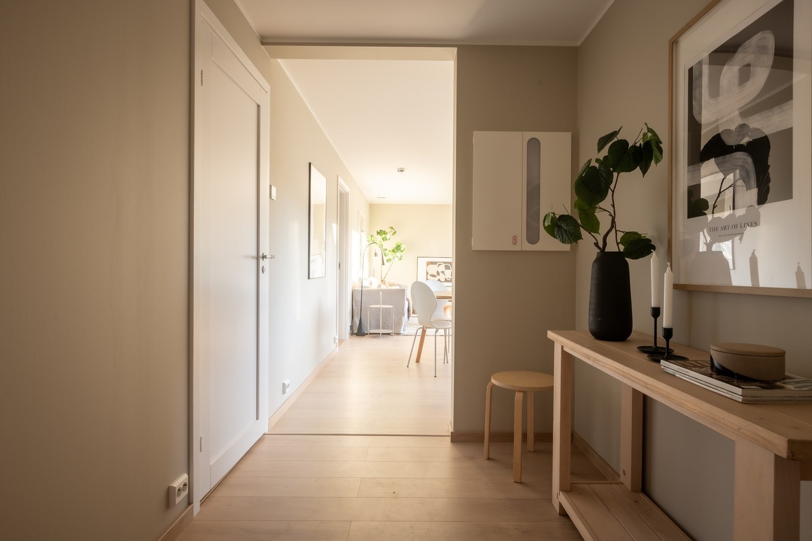 Fra entréen er det videre adkomst til soverom II og baderom II. Galleribilde