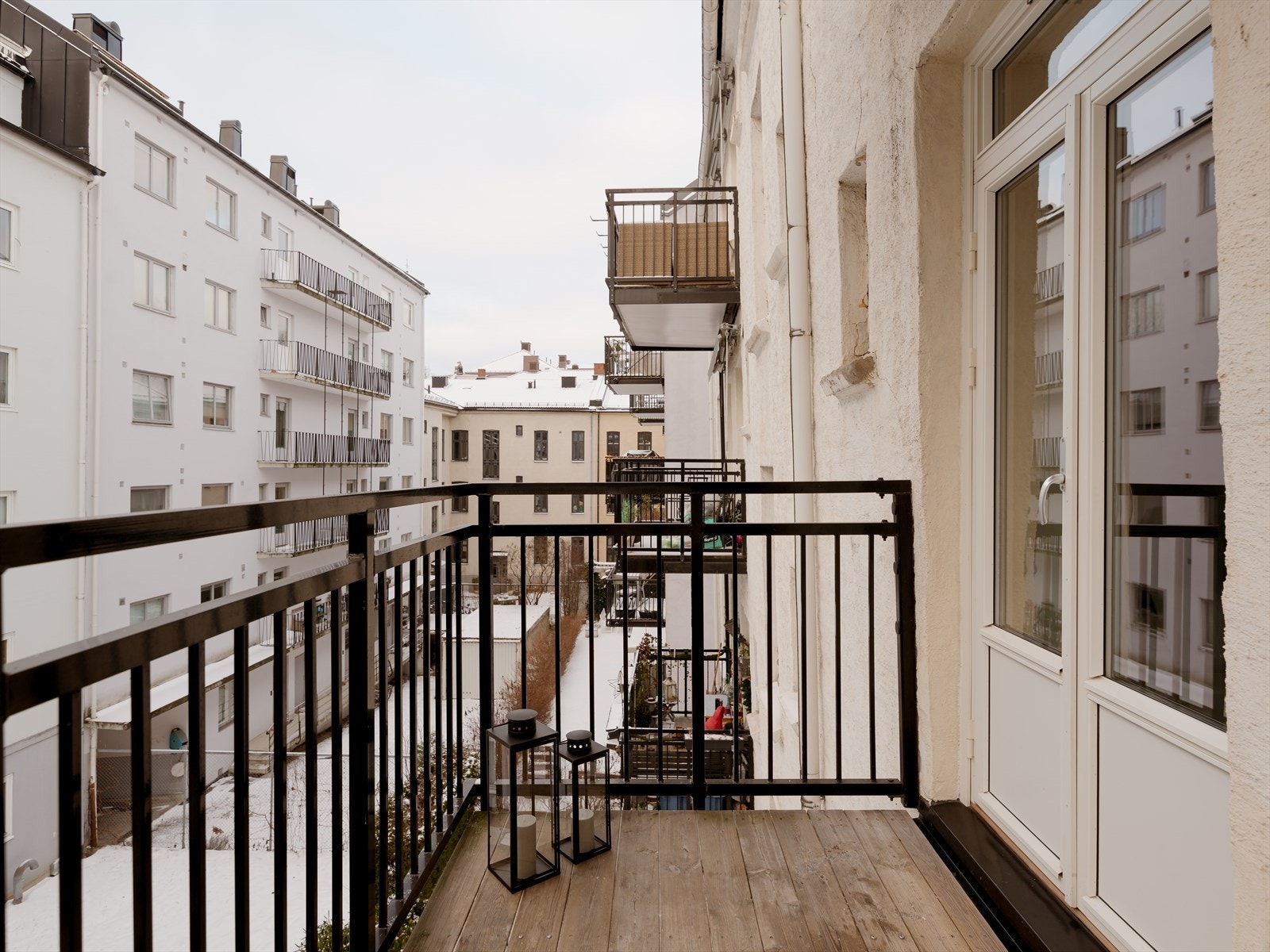 Boligen har en sydvestvendt balkong på ca. 5 m² med gode solforhold. Galleribilde