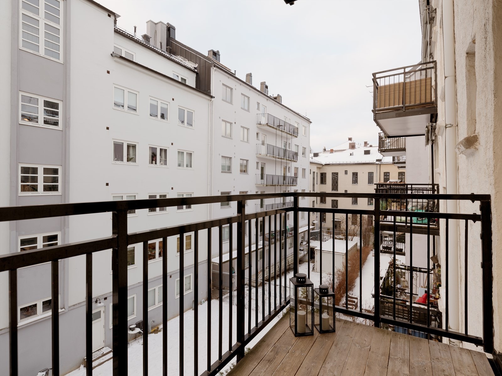 Fra soverommet er det direkte utgang til en sydvestvendt balkong på ca. 5 m². Galleribilde