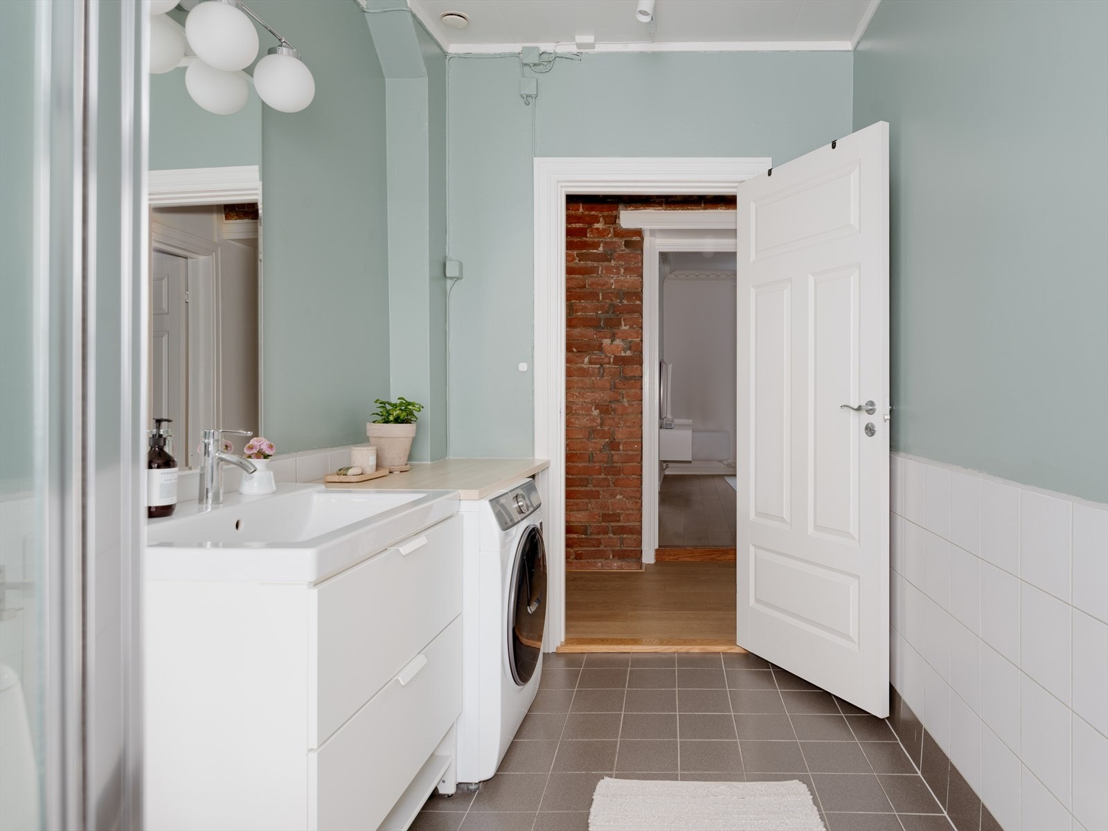 Det er i tillegg montert opplegg for vaskemaskin. Galleribilde