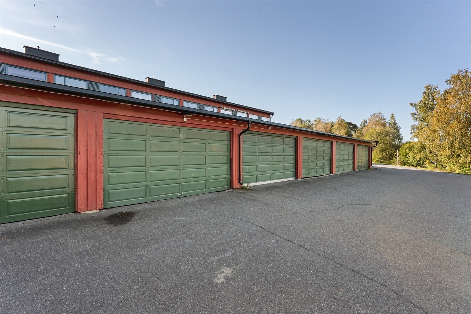 Med boligen følger bruksrett til én garasjeplass Galleribilde