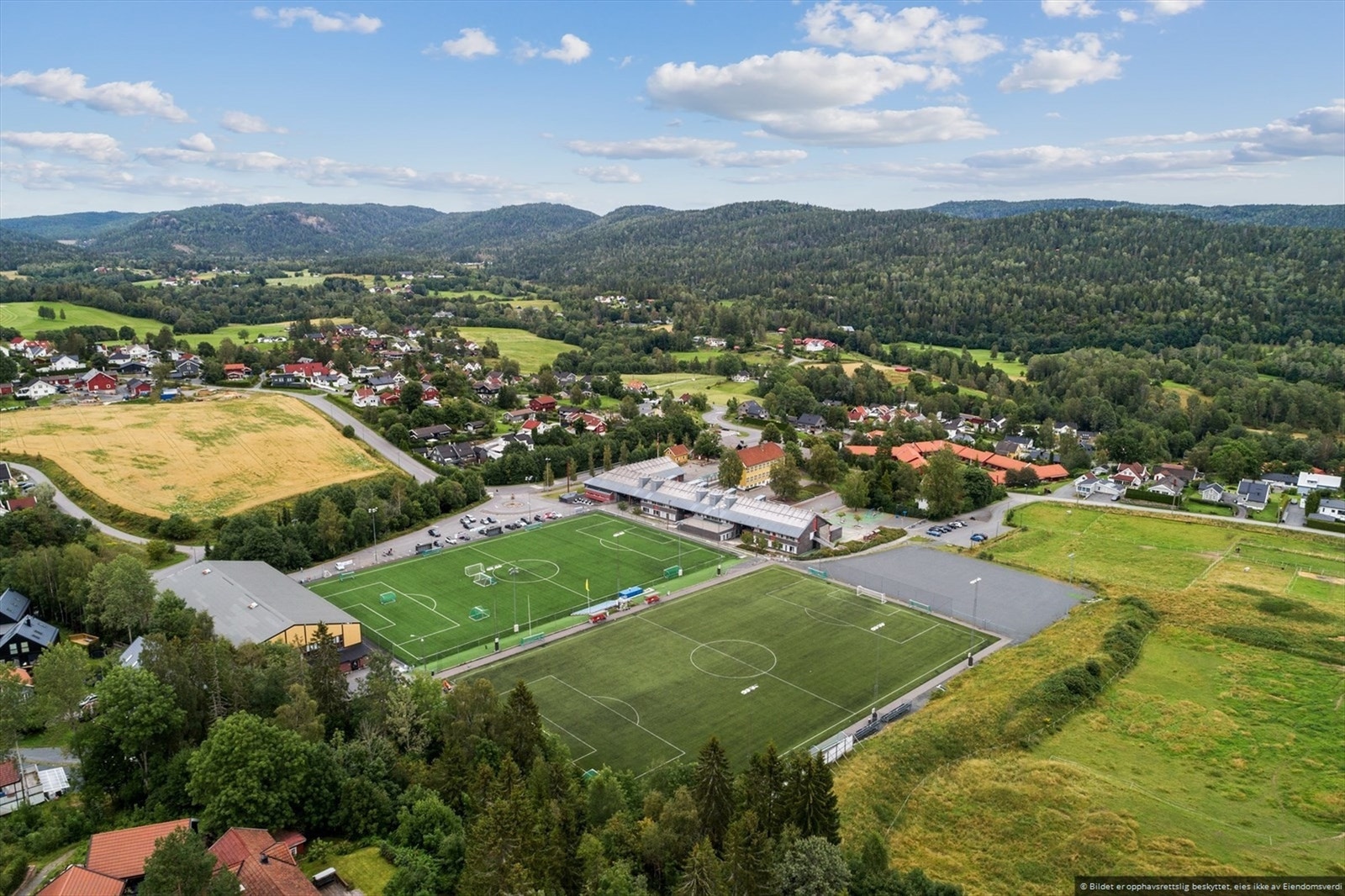 Lommedalen og Bærums Verk har et stort og variert tilbud når det gjelder barneidrett, som f.eks. håndball, fotball, golf, ski, alpin, tennis og riding, så her er det noe for enhver smak Galleribilde