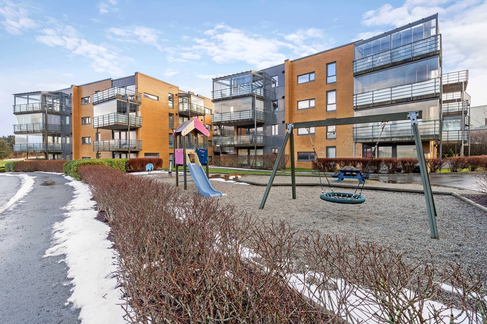 Visteleet 4 ligger kun noen få minutters gange unna Randaberg sentrum samt ca. 15 minutters kjøretur til Stavanger sentrum. Her finner man det meste man trenger av servicetilbud og fasiliteter. Galleribilde