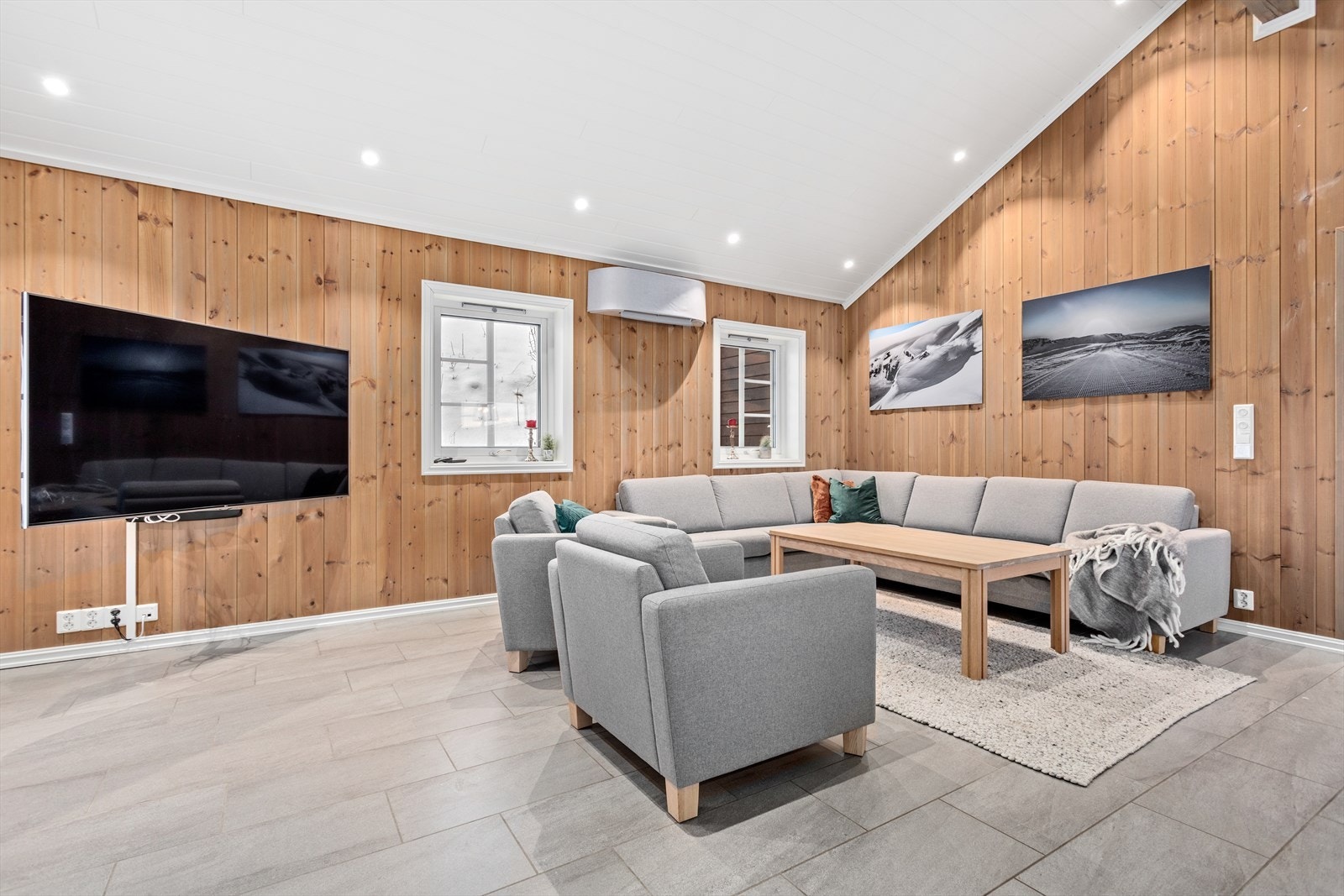 Hytta har lyse og moderne overflater. Galleribilde