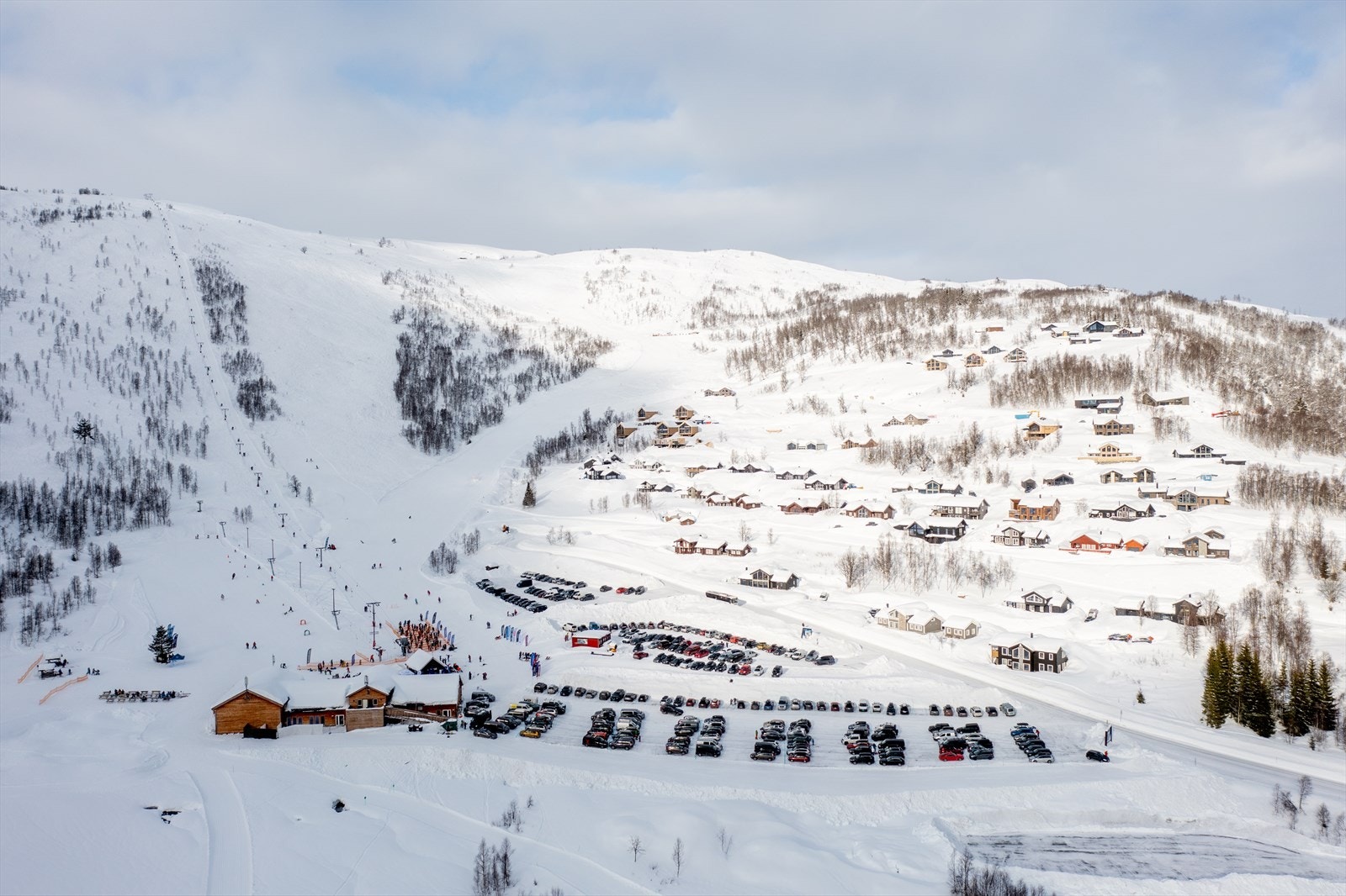 Her kan ein boltre seg i anlegget som har bl.a 5 skiheisar, frikøyringsområder med bratte og utfordrande heng, langrennsløyper og fjelløyper for fjellski. Galleribilde