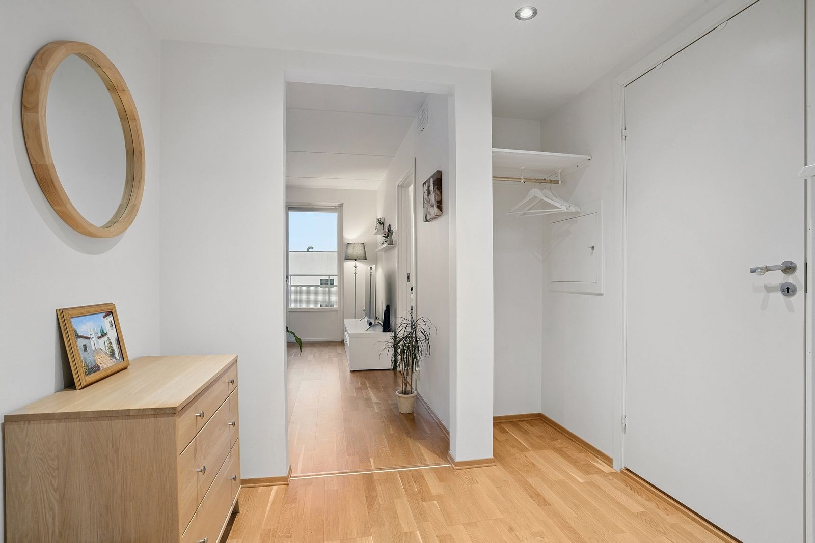 Gang med plass til å henge fra seg Galleribilde