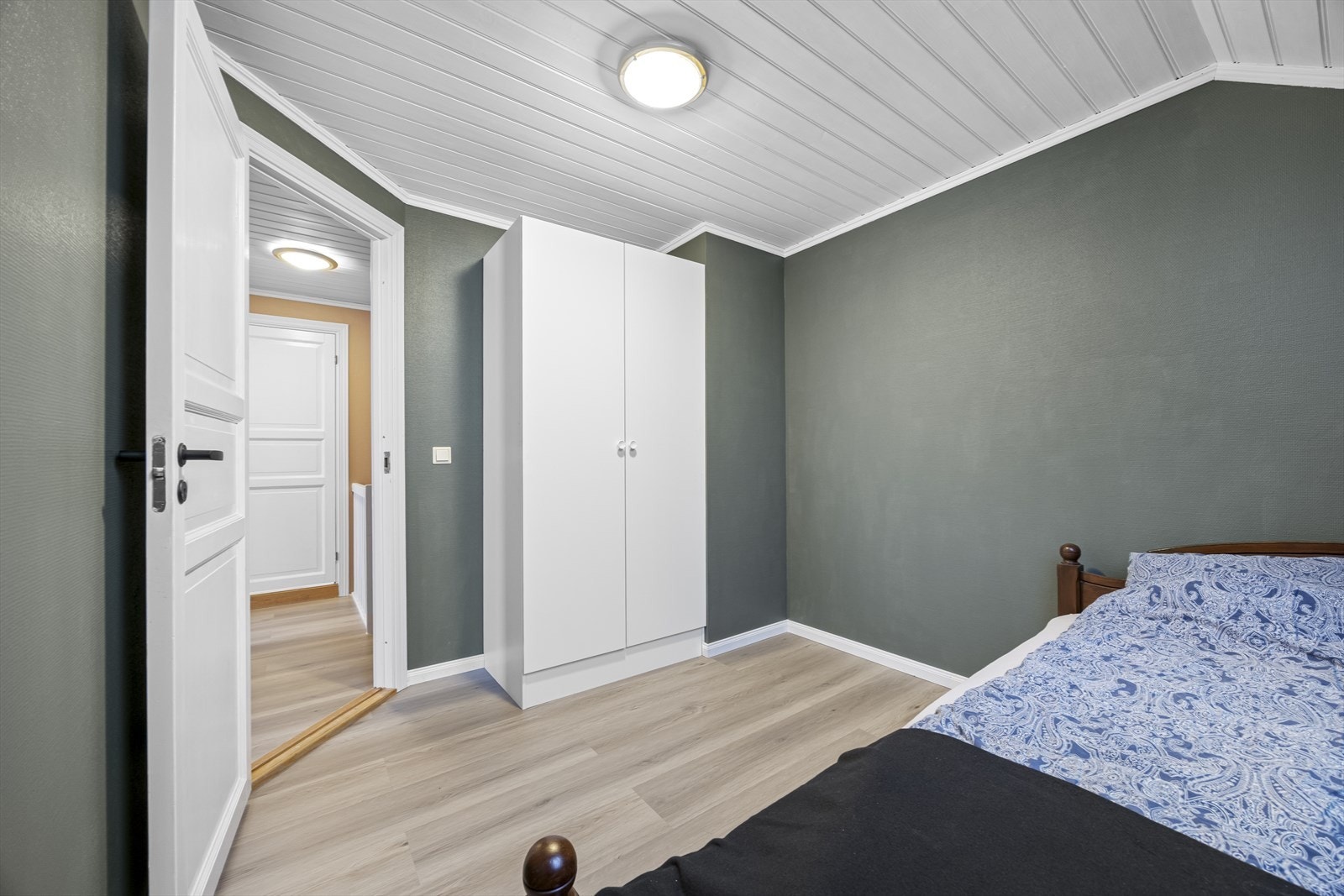 Plass til garderobeskap gir gode oppbevaringsmuligheter. Galleribilde