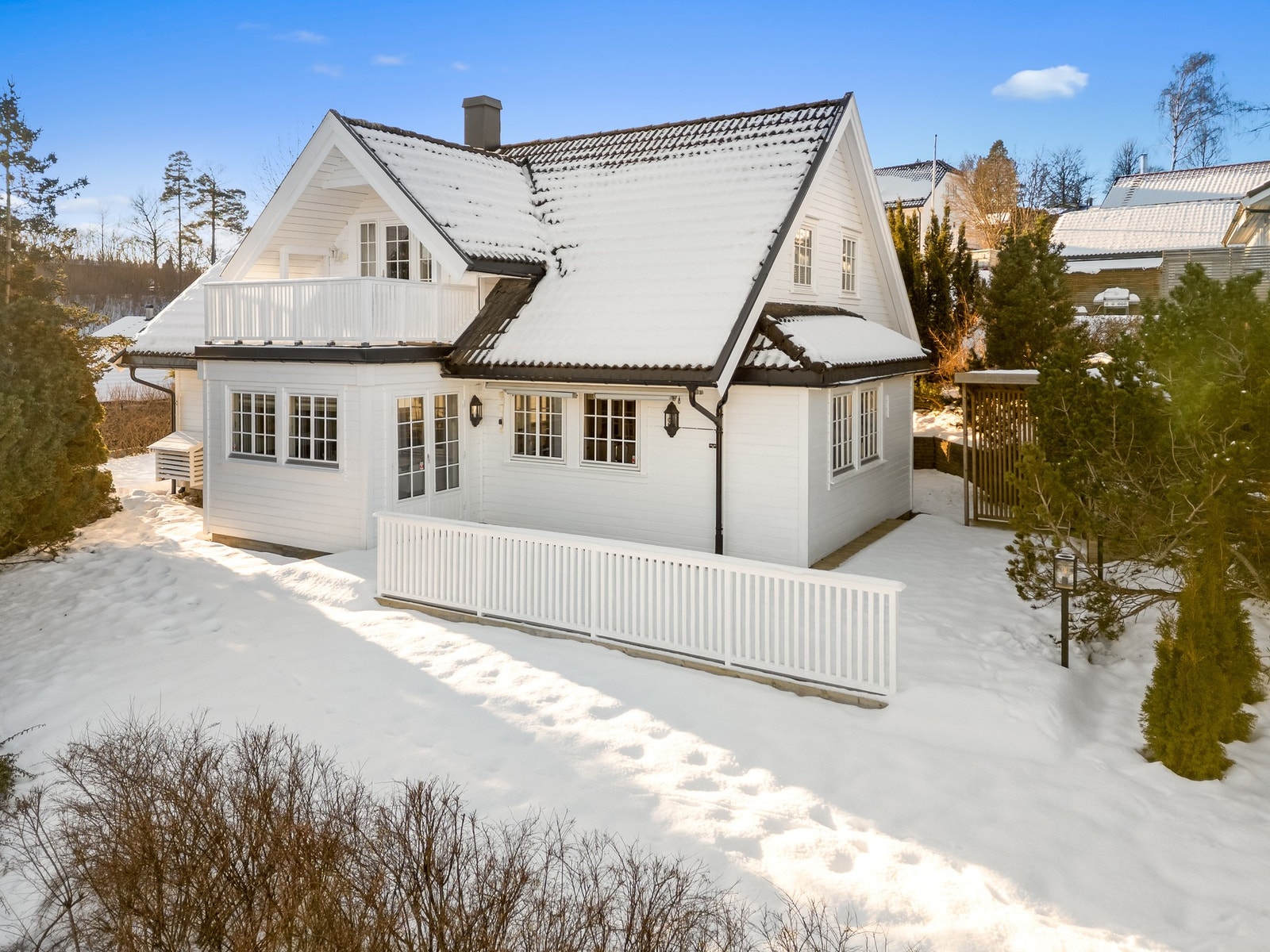 Flott familiebolig med fin og tilbaketrukket beliggenhet. Galleribilde