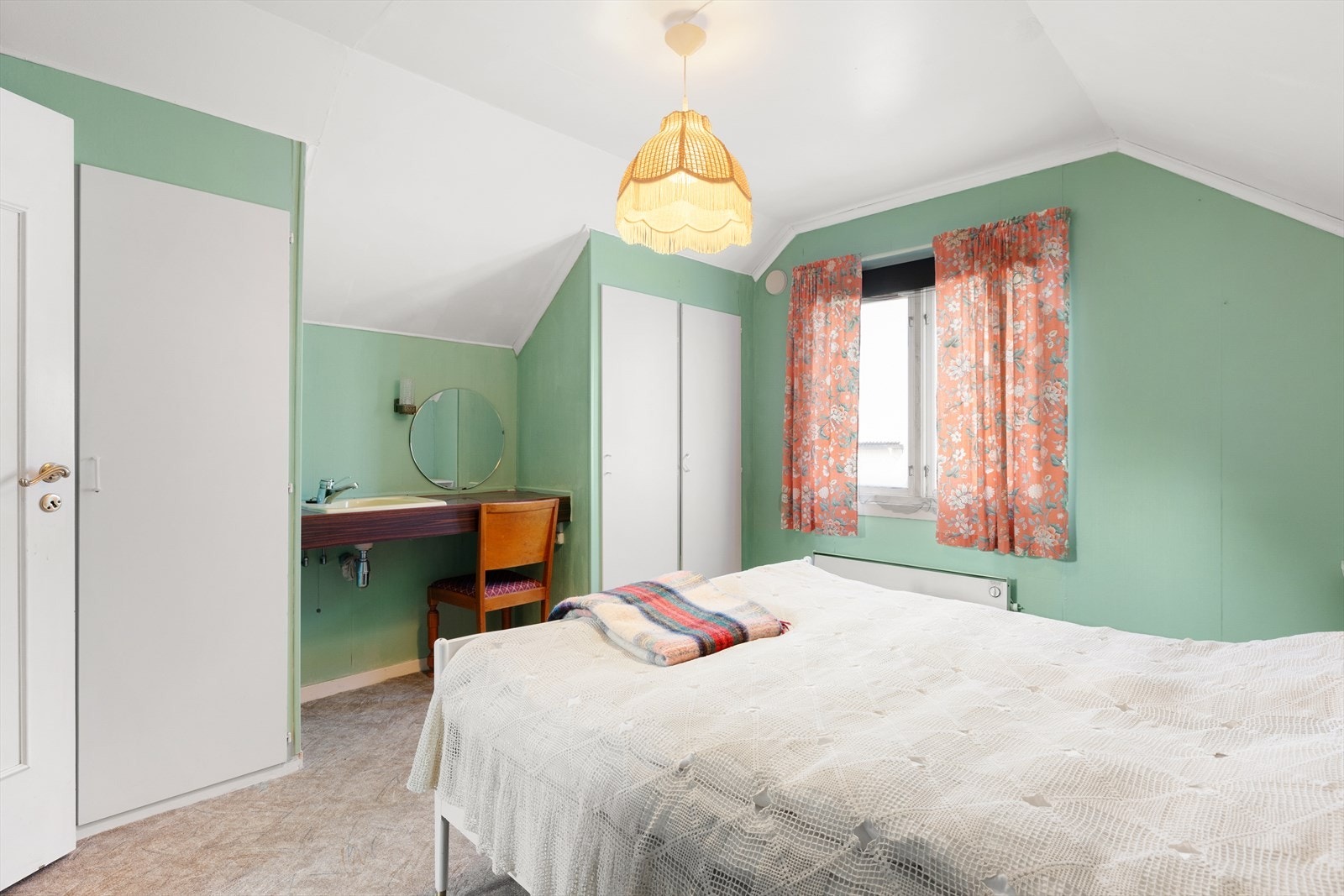 Rom innredet til hovedsoverom. med integrerte skap. (Ikke omsøkt fra disponibelt rom til soverom) Galleribilde