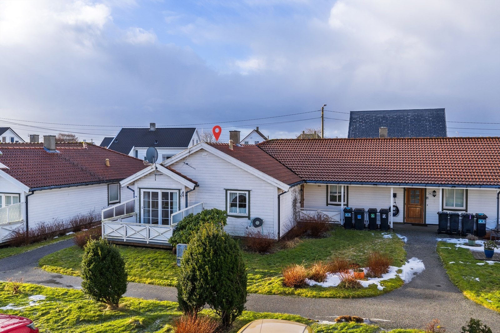 Boligen har terrasse både mot øst og vest. Galleribilde
