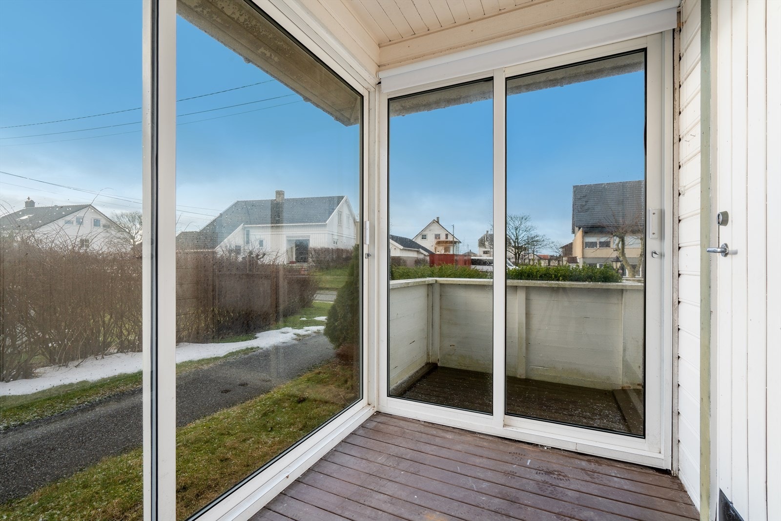 Innglasset del av terrasse i forbindelse med soverom/ bod. Galleribilde