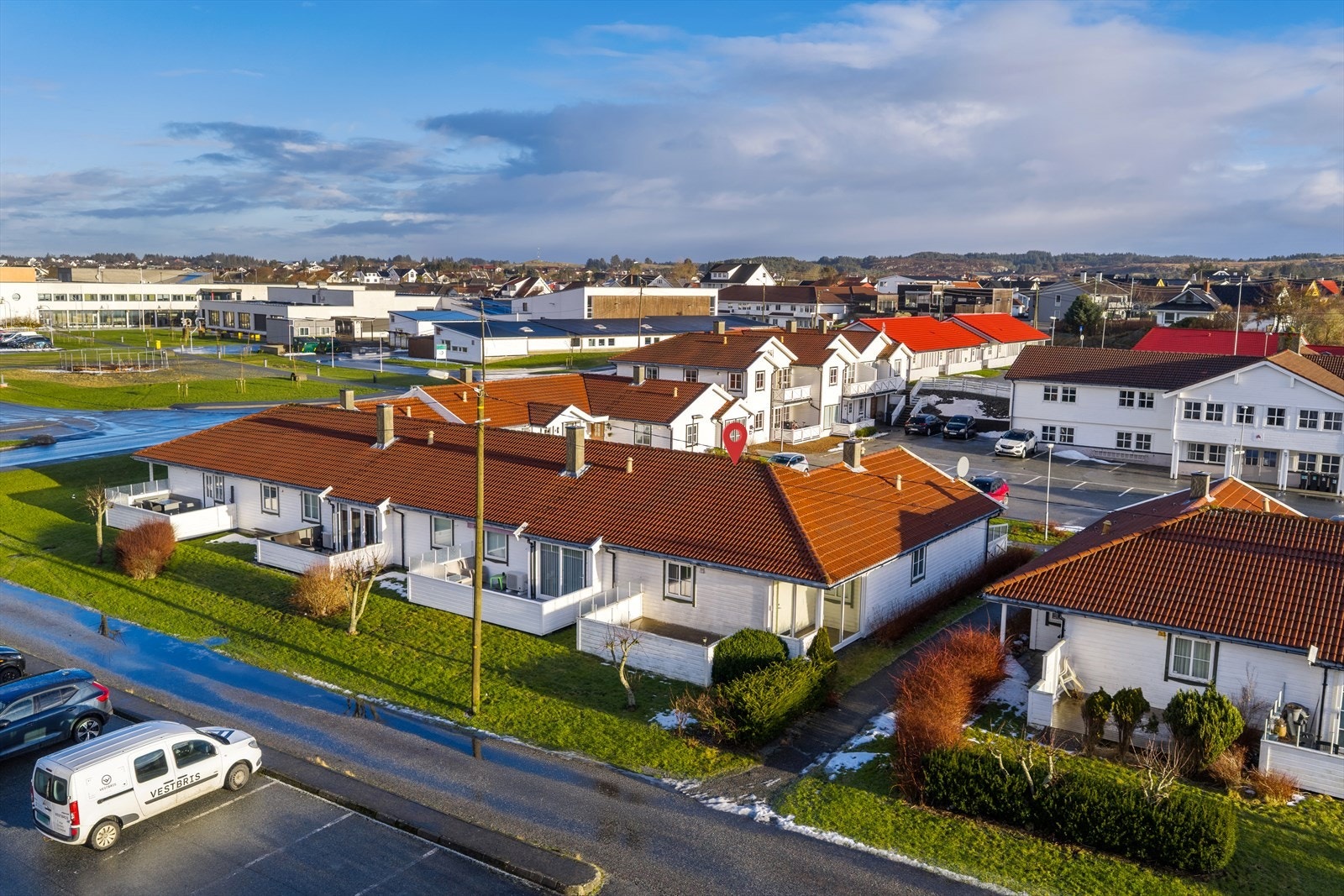 Velkommen til Vikingvegen 32 presentert av Eiendomsmegler 1 v/ Ingeborg Gangsøy Pedersen. Foto: Vestbris Galleribilde