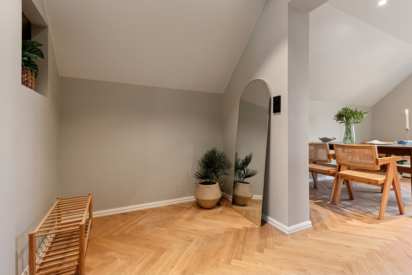 Gang / Entrè med god plass til å lage til oppheng for klær Galleribilde