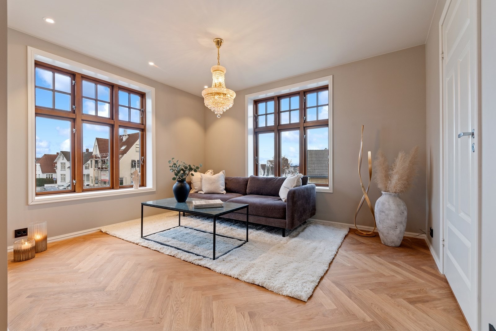 Hele leiligheten er oppusset både innvendig og utvendig i 2025 og er ubebodd etter oppussing Galleribilde