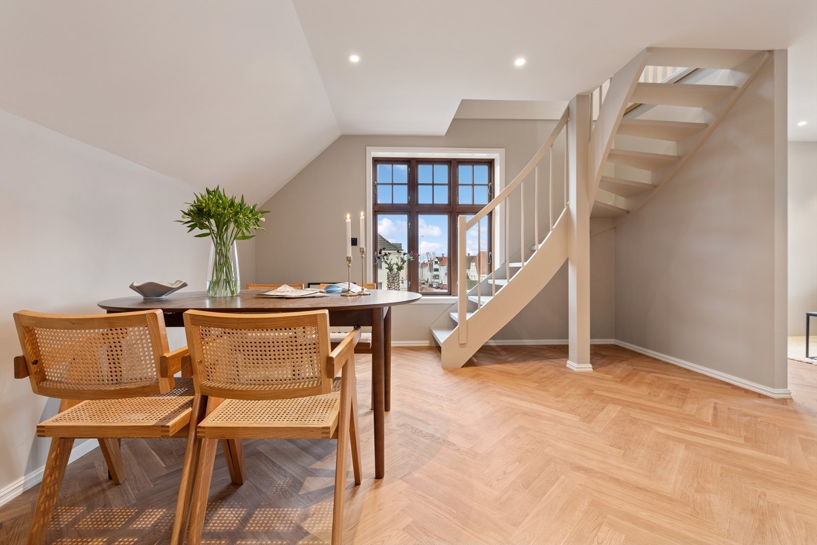 God plass til spisegruppe Galleribilde